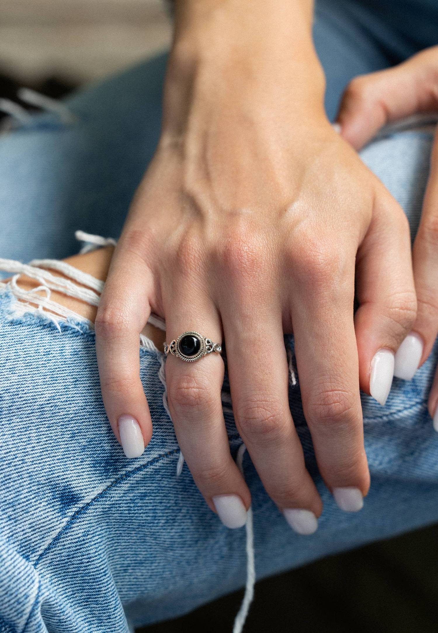 mantraroma Silberring BAGHIMI rund aus 925 Silber mit Onyx (Ring mit Schmuckbeutel), Damenring aus 925er Silber – Bild 5 von 5