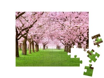 puzzleYOU Puzzle Ziergarten mit Kirschbäumen auf frischem Rasen, 48 Puzzleteile, puzzleYOU-Kollektionen Kirschblüten, Blumen & Pflanzen