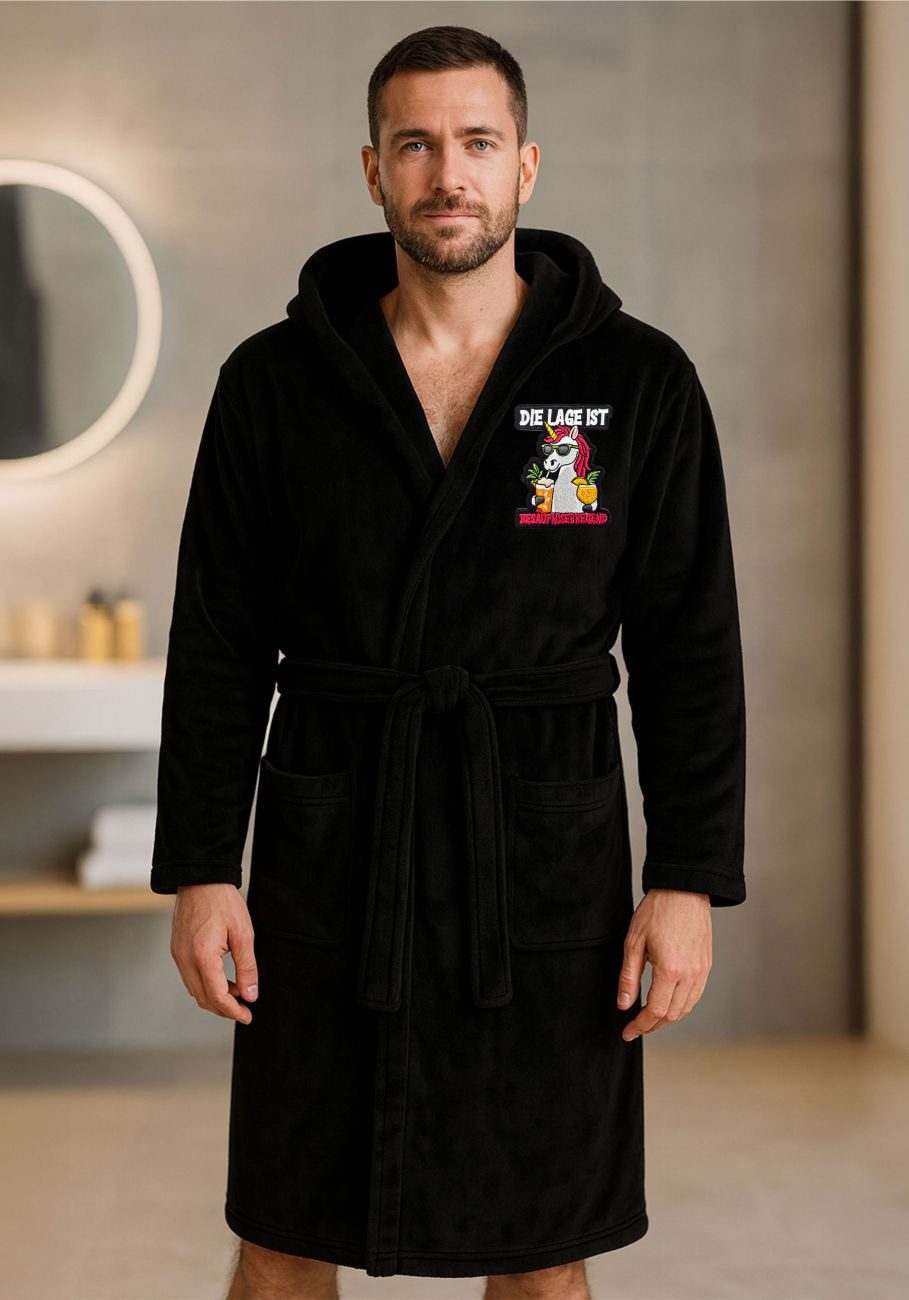 deinshirt Bademantel Die Lage ist besäufniserregend, lange Länge, 100% Poly günstig online kaufen