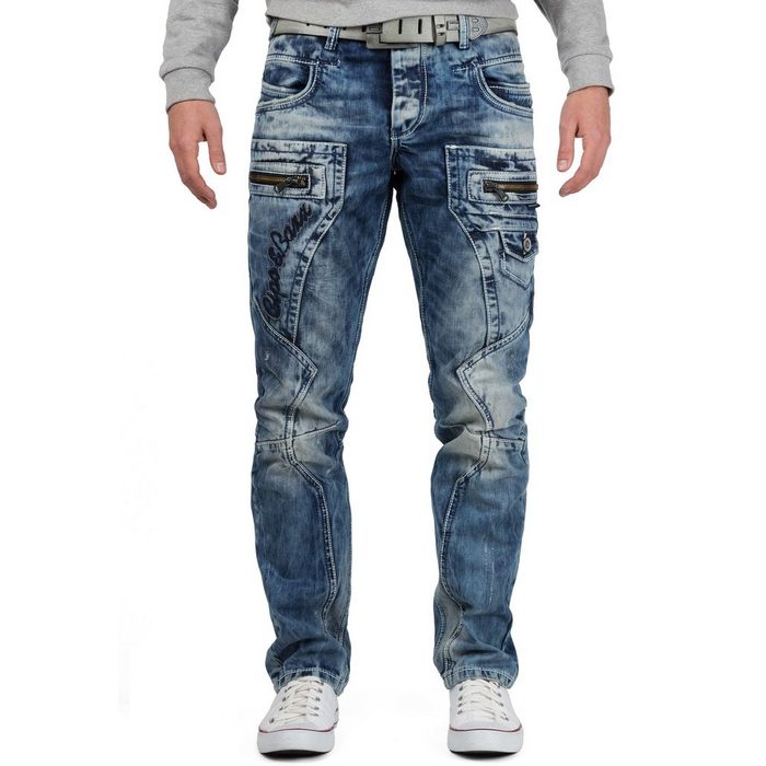 Cipo & Baxx Regular-fit-Jeans BA-C1178 Freizeithose mit diversen Verzierungen und Schriftzügen mit weiteren Reißverschlüssen