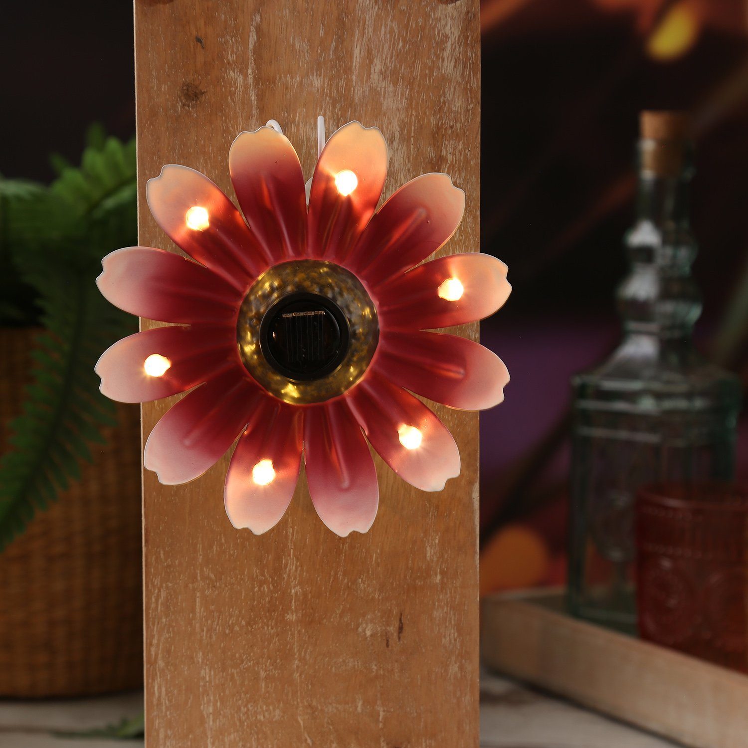 MARELIDA LED Solarleuchte LED Solar Blume rot H: 14cm hängend Wanddeko Hauswand Hängedeko, LED Classic, warmweiß (2100K bis 3000K)