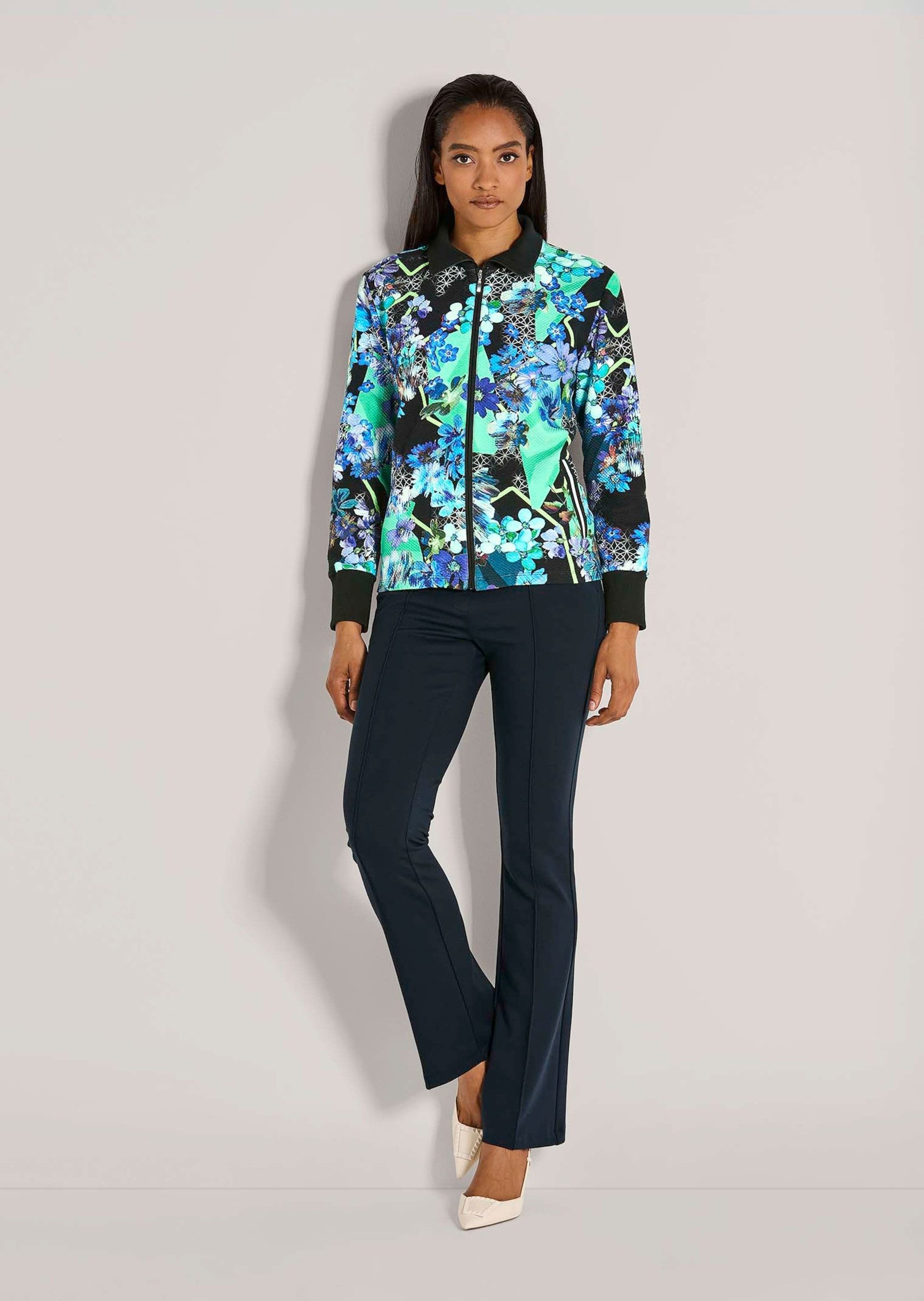 MADELEINE Outdoorjacke Florale Stretchjacke mit Reißverschluss Sportiver Look mit Stehkragen und Rippstrick