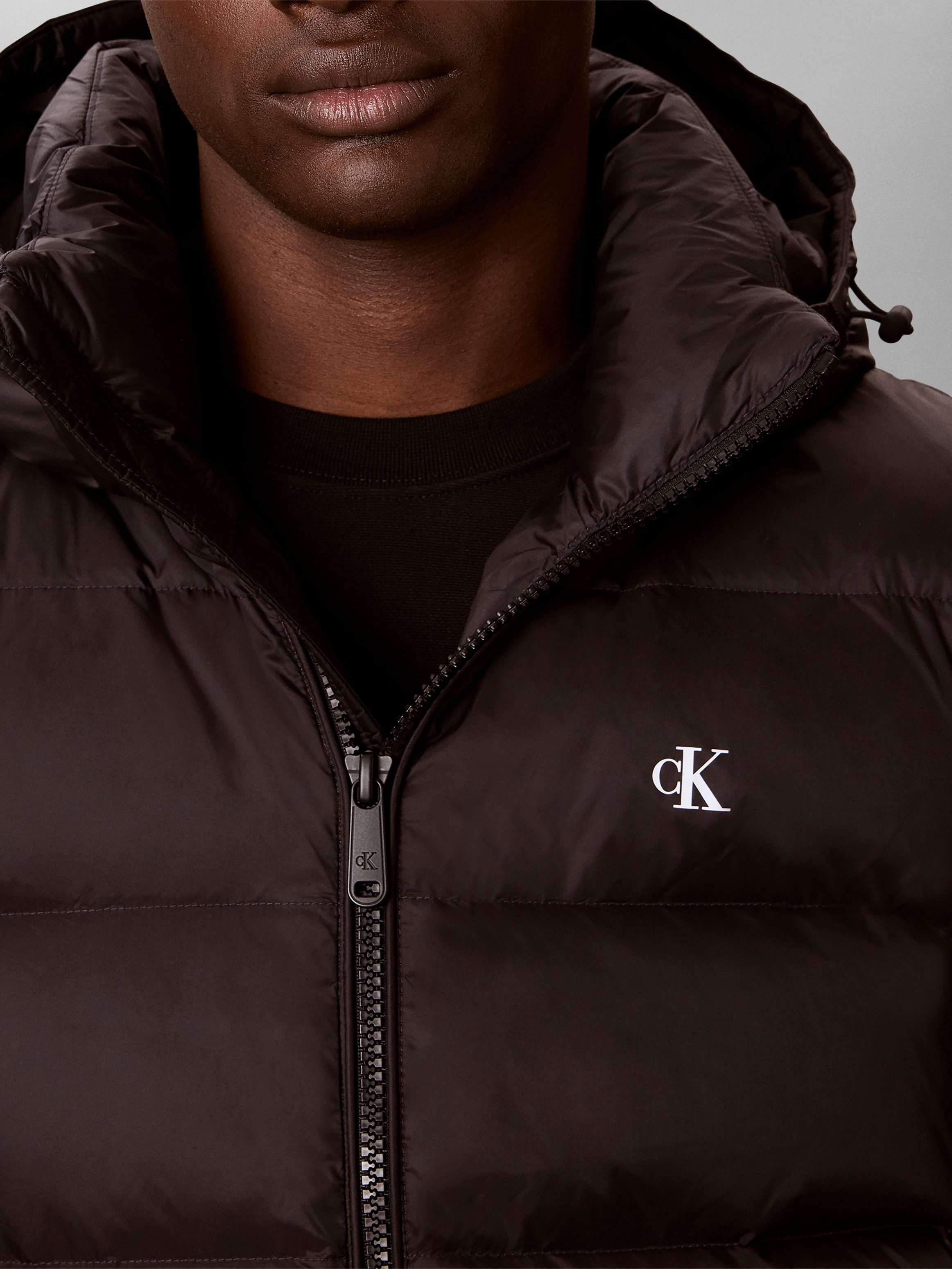 Calvin Klein Jeans Steppweste NYLON ZIP OFF HOOD Regular fit mit abnehmbarer Kapuze