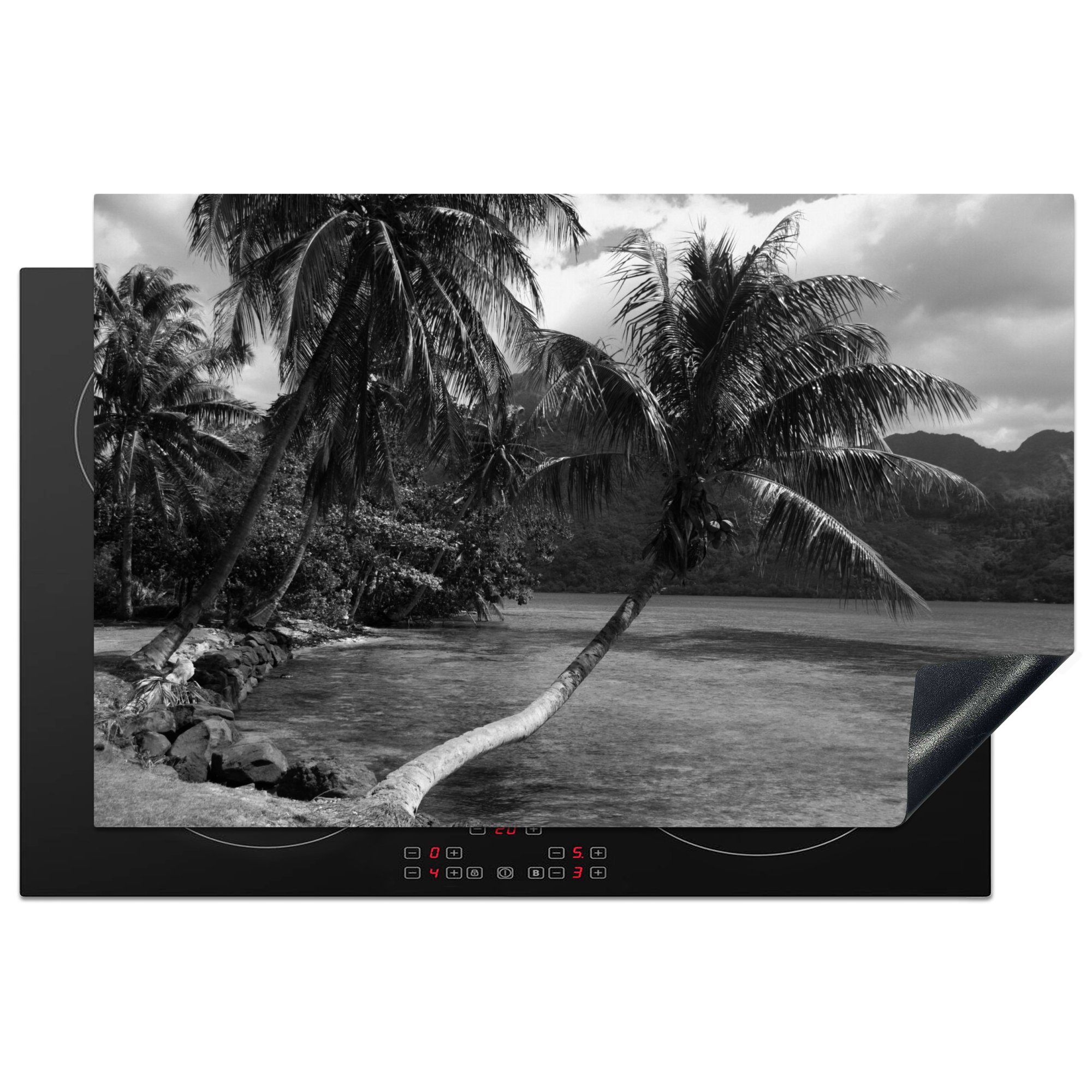 MuchoWow Herdblende-/Abdeckplatte Palmen am Strand von Mo'orea in Schwarz und Weiß, Vinyl, (1 tlg), 81x52 cm, Induktionskochfeld Schutz für die küche, Ceranfeldabdeckung