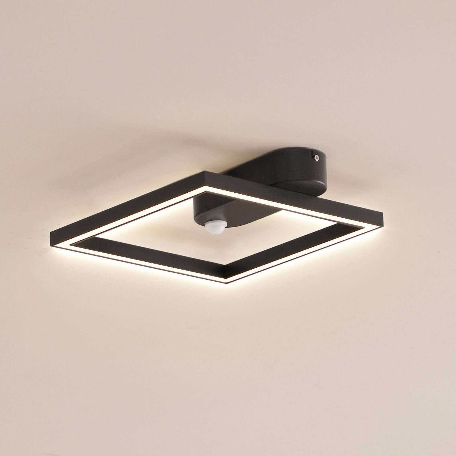 Lindby Deckenleuchten Yulla, LED, Metall, Schwarz warmweiß IP20mit Bewegung günstig online kaufen