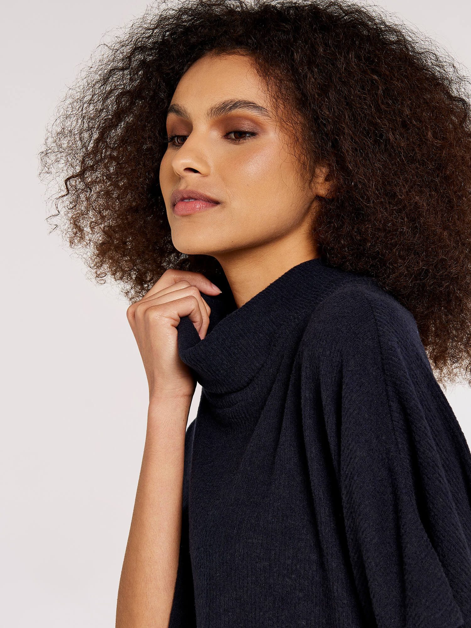 Apricot Rollkragenpullover Cape in Rippstrick mit Rollkragen
