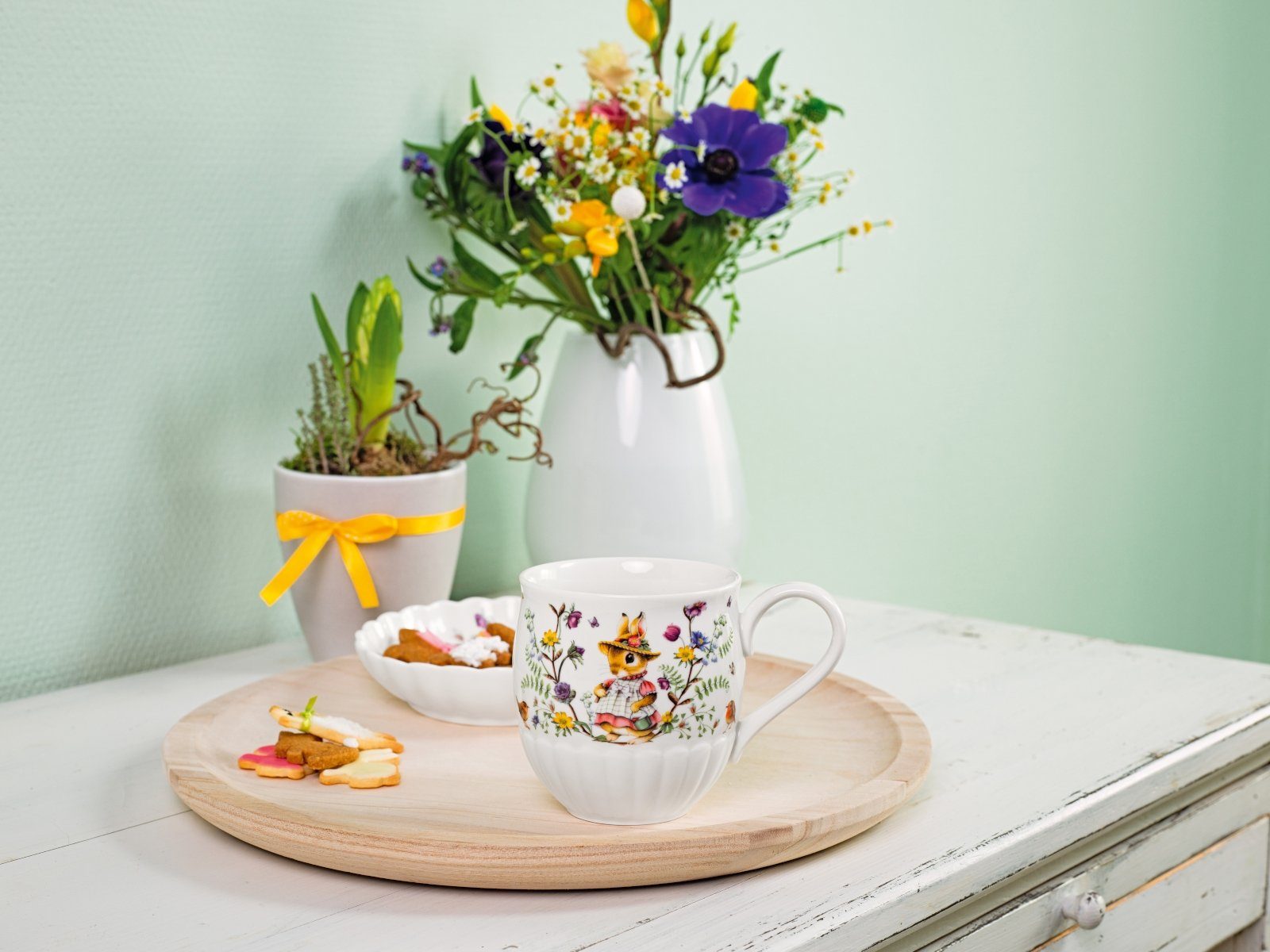 Villeroy & Boch Becher Spring Fantasy Becher mit Henkel Familie 0,44 l, Premium Porcelain