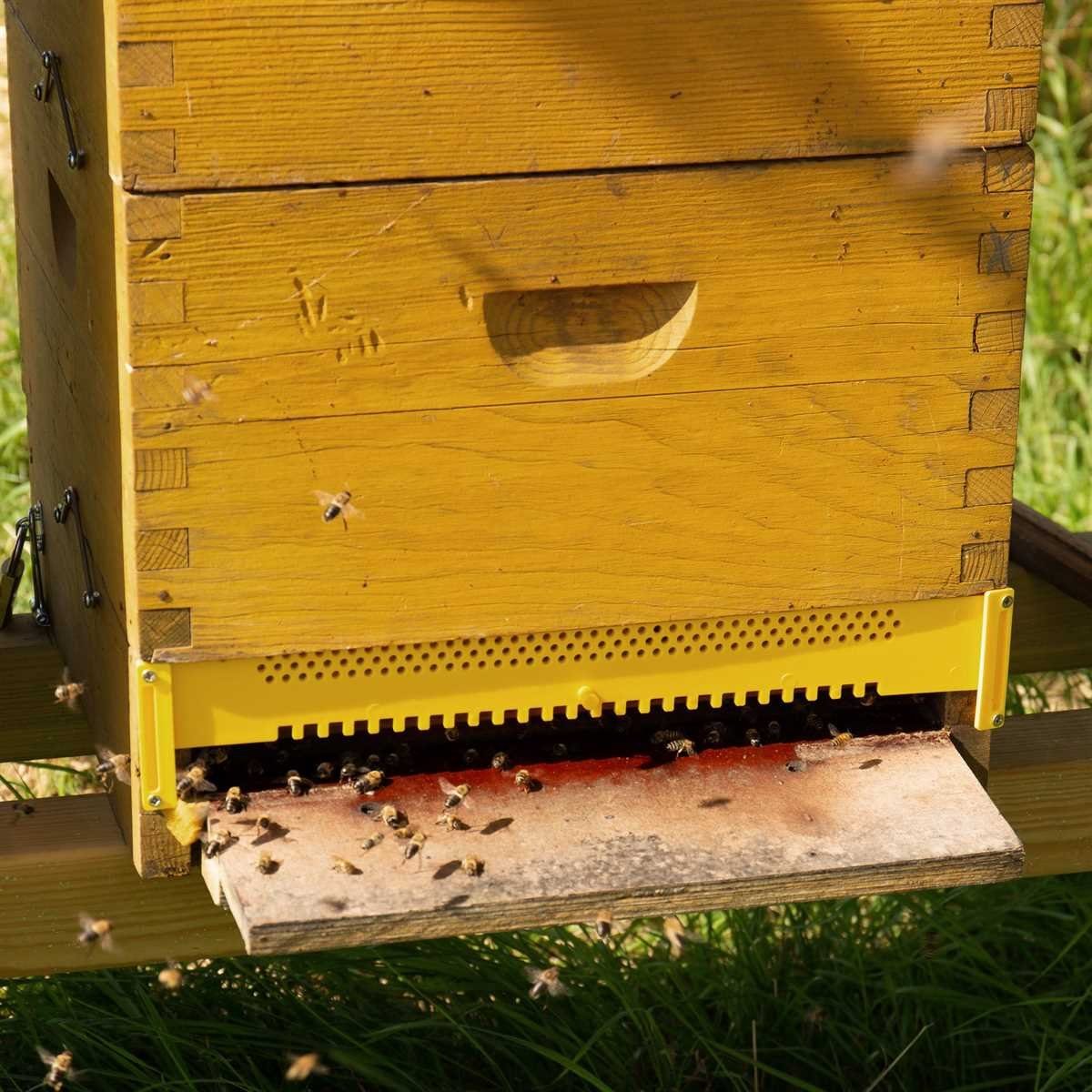 Lantelme Insektenhotel Bienenstock Fluglochverkleinerer Fulglochrosette Bienenkasten Imker, (für 3 Beuten plus 3 Dreher, 12-St., mit Führungsschienen), für Beute, 121 Löcher, 25 Aussparungen