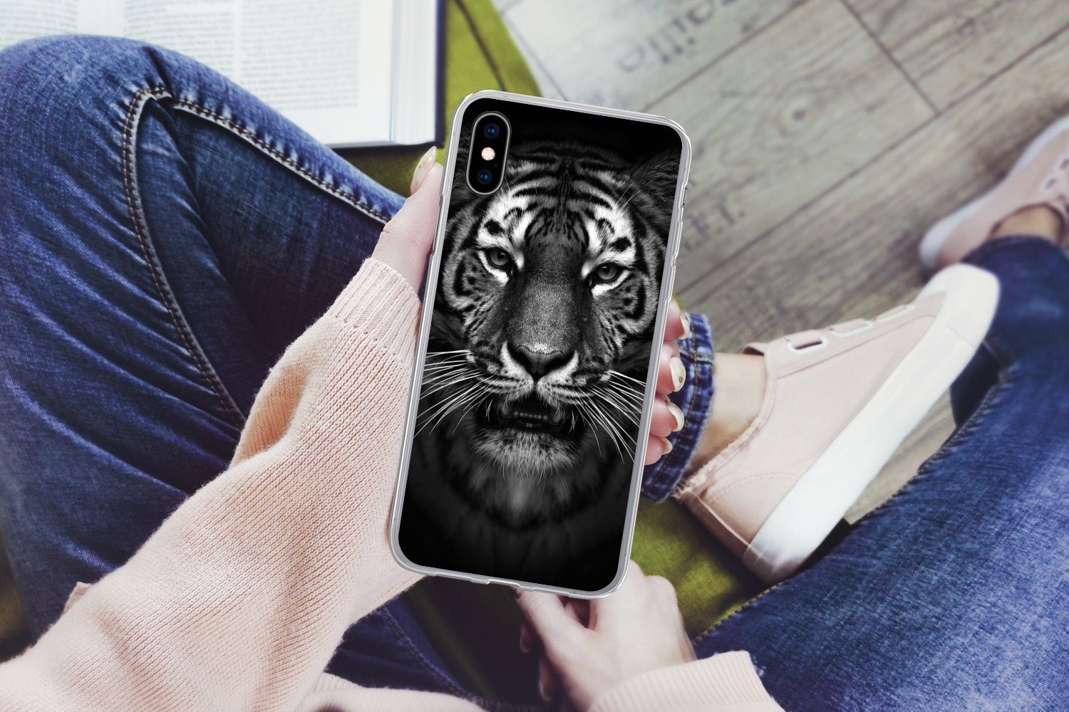 MuchoWow Handyhülle für Apple iPhone X Tiger - Tiere - Schwarz - Weiß - Porträt - Wild, Smartphone-Bumper, Print, Handy Schutzhülle Dünn