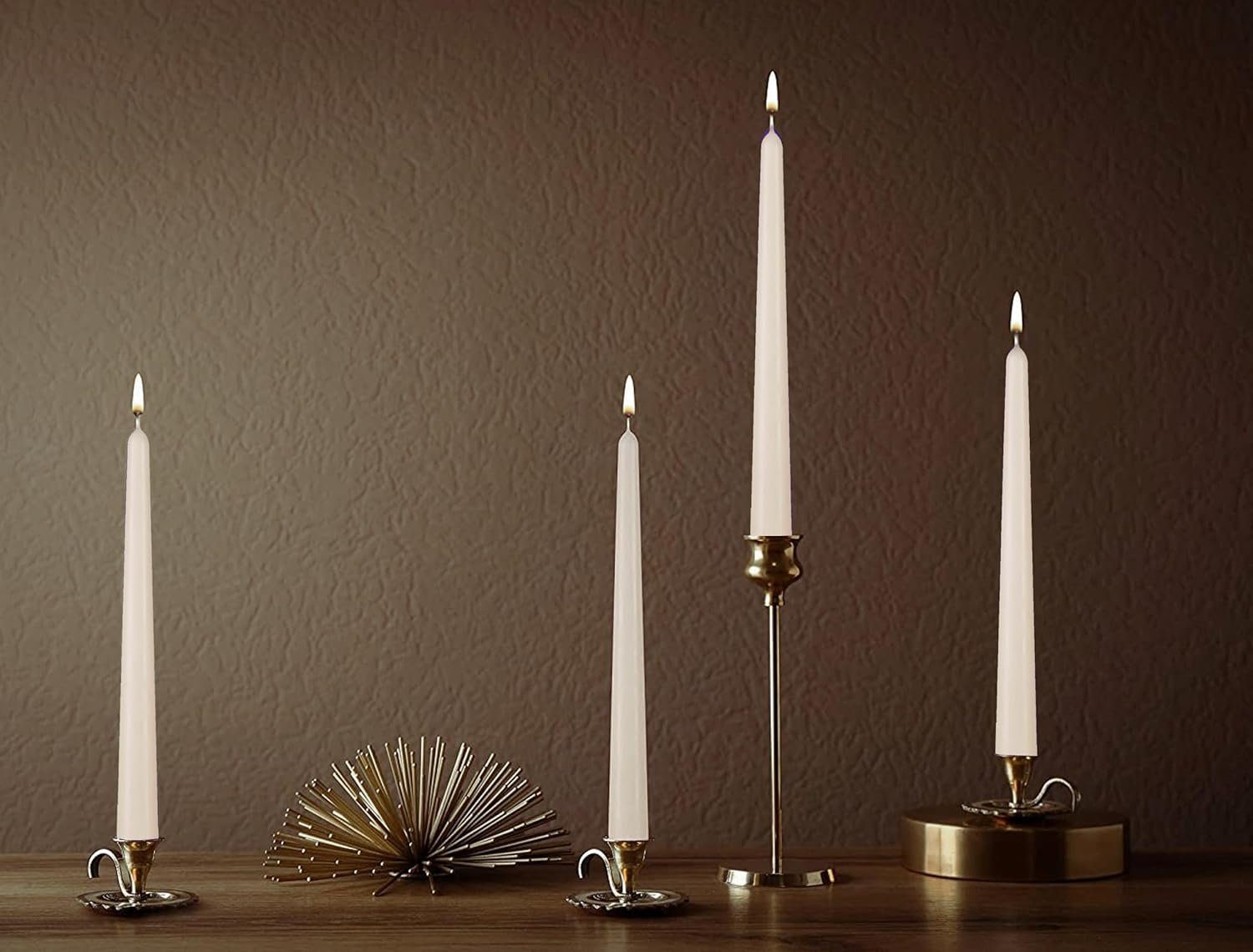 BRUBAKER Spitzkerze für Kerzenständer und Kerzenhalter - (Leuchterkerzen Set, 4-tlg), lange, tropffreie Deko Kerzen mit langer Brenndauer – Bild 4 von 5