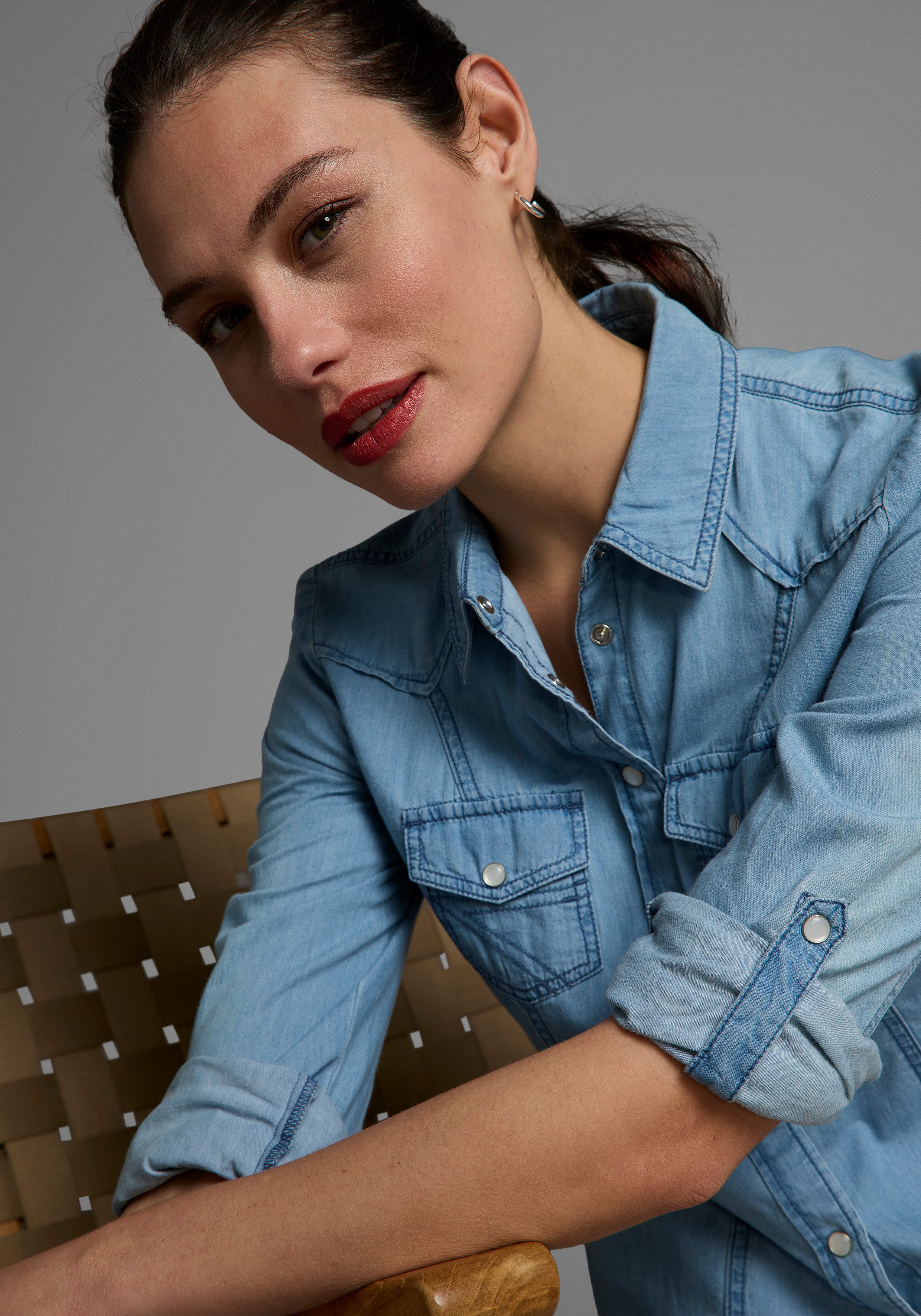 Arizona Jeansbluse mit Druckknöpfen in Perlmuttoptik günstig online kaufen