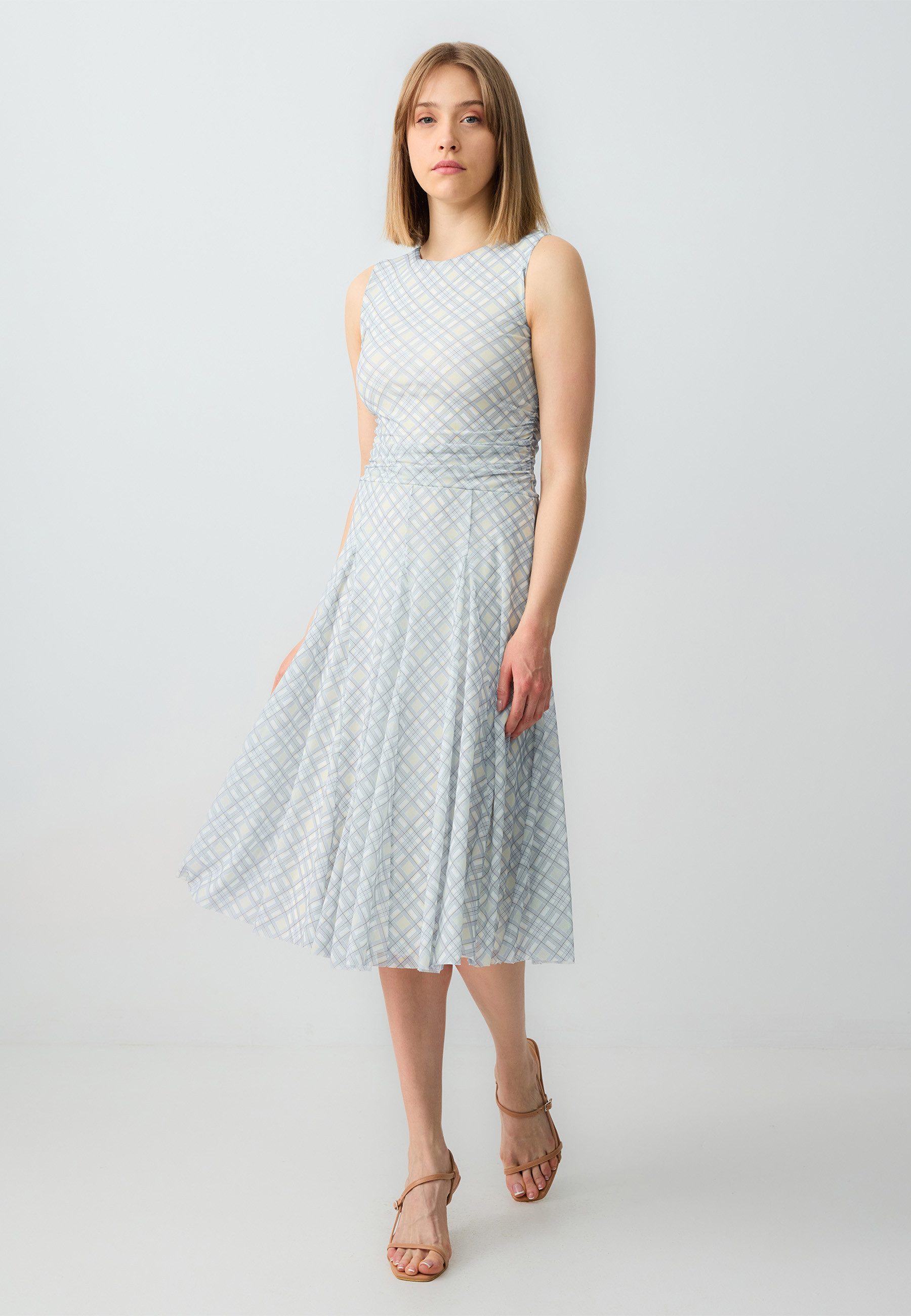 Midikleid Ärmelloses Midikleid Aus Netzstoff Mit Rundhalsausschnitt Und Karomust