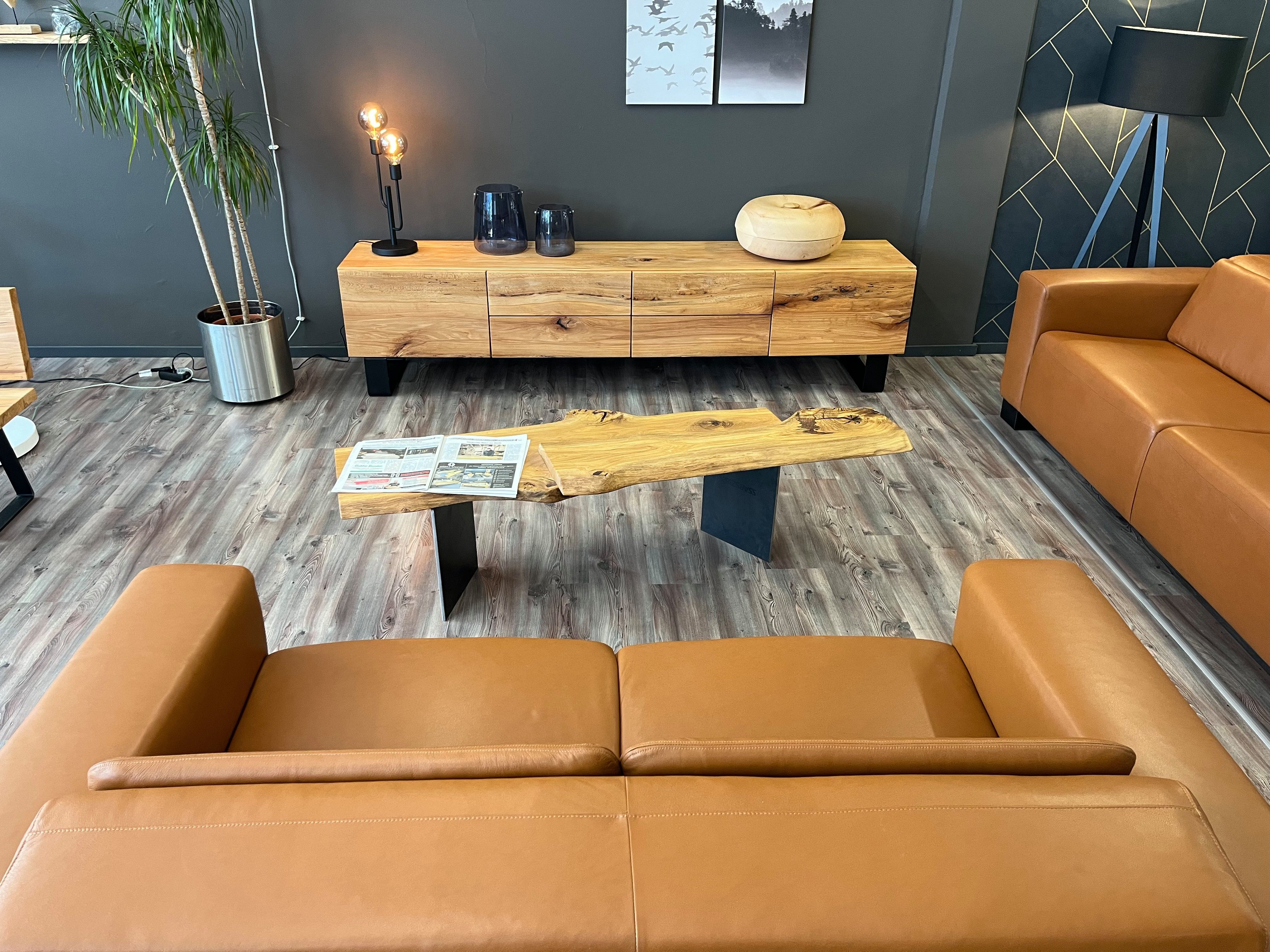 Möbel Specht Lowboard Oslo Steel Kernbuche massiv (Kommode, griffloses Design), Kufen schwarz lackiert