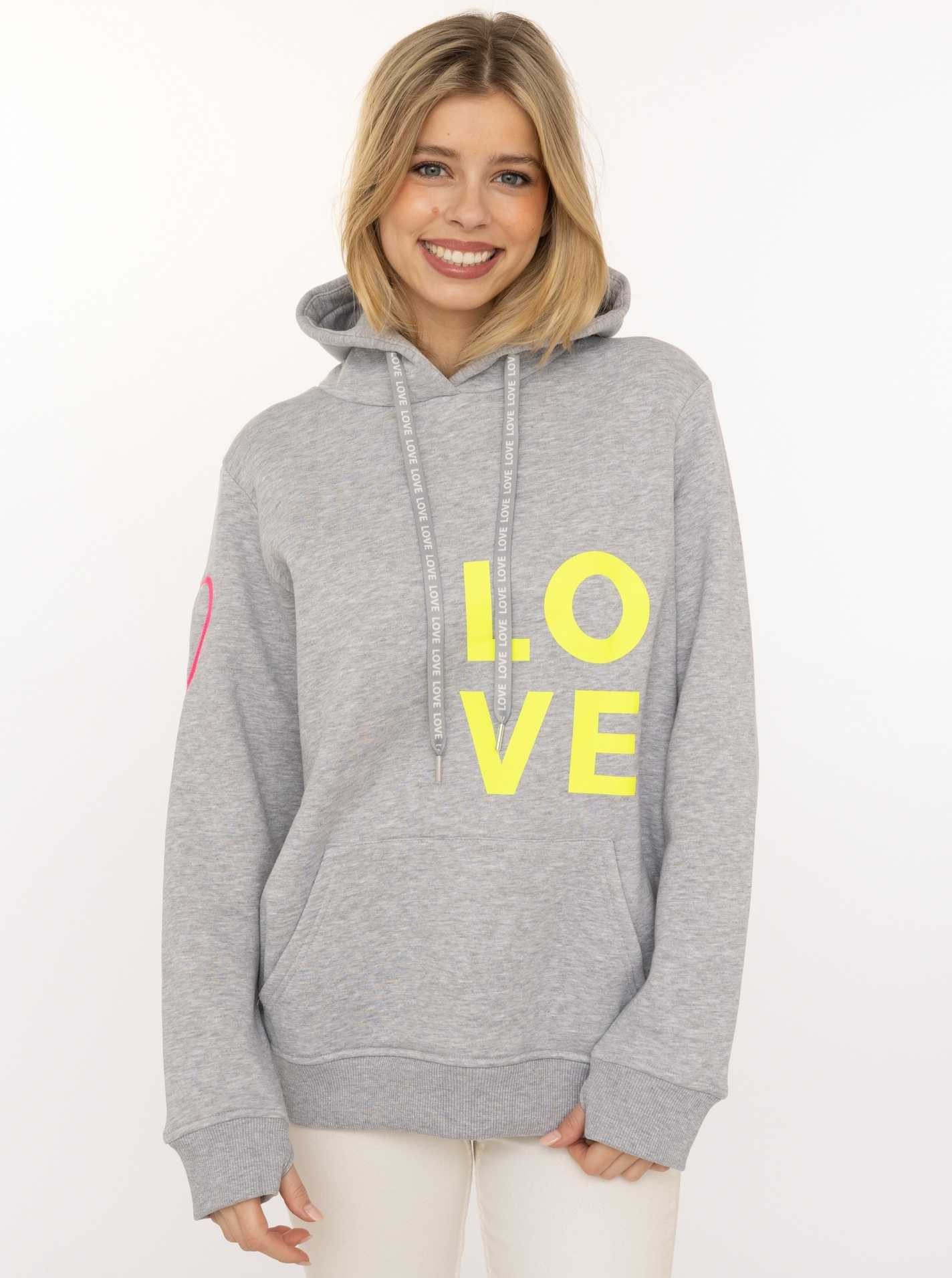 Zwillingsherz Kapuzensweatshirt mit gesticktem Neon Herz am Ärmel und "Love" Schriftzug auf Kordel