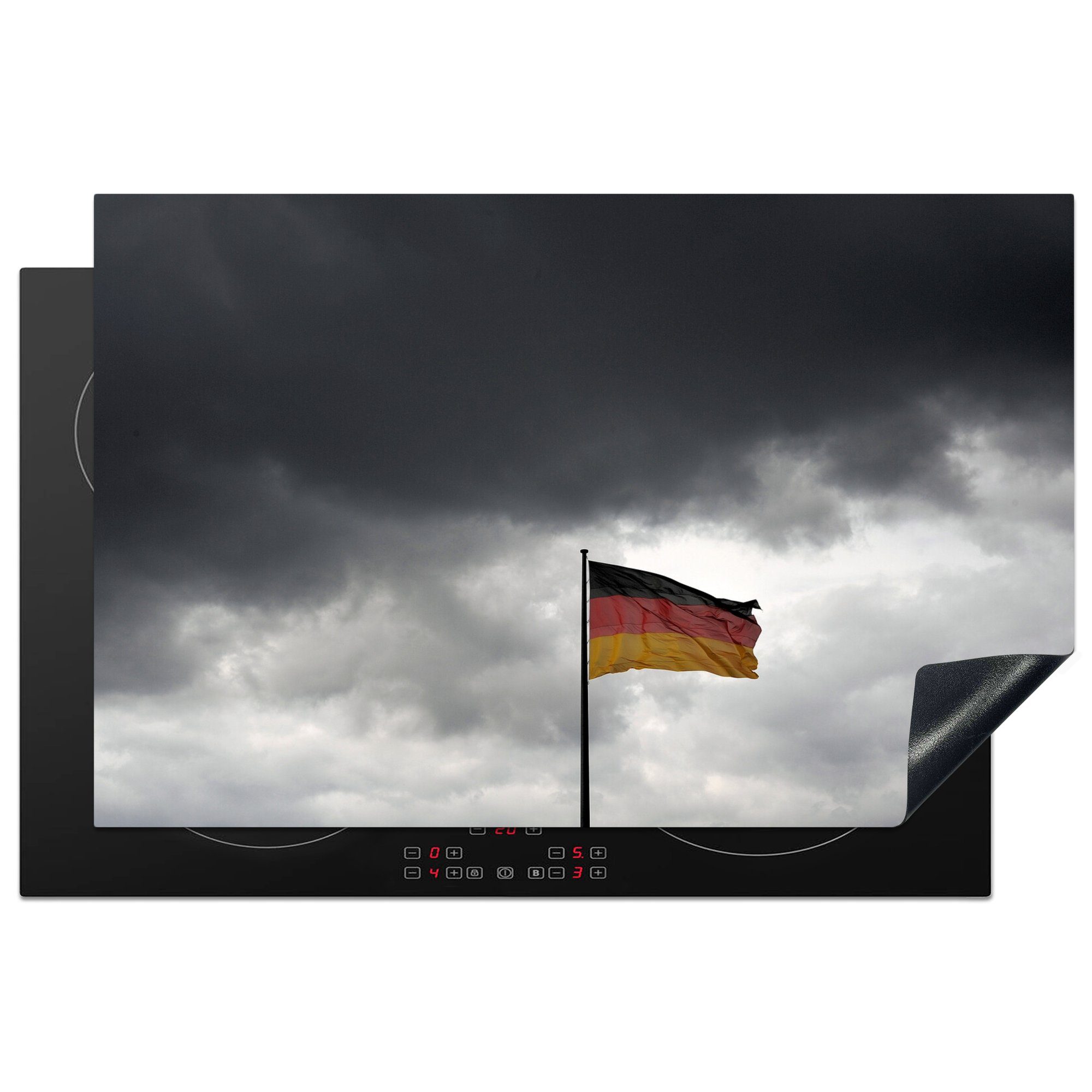 MuchoWow Herdblende-/Abdeckplatte Deutsche Flagge in Berlin vor dunklen Wolken, Vinyl, (1 tlg), 81x52 cm, Induktionskochfeld Schutz für die küche, Ceranfeldabdeckung