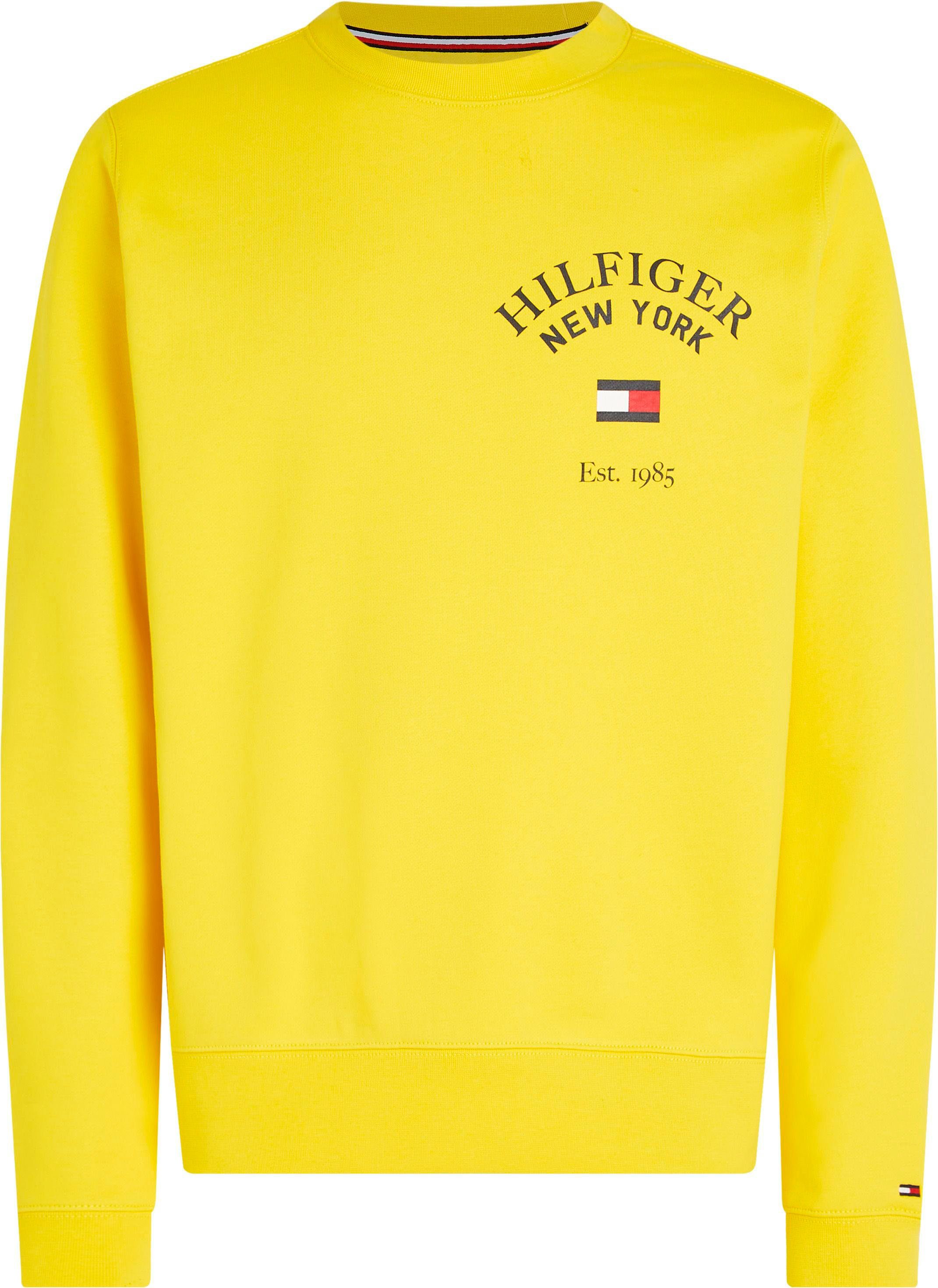 Tommy Hilfiger Sweatshirt WCC ARCHED VARSITY SWEATSHIRT mit modischem Logodruck auf der Brust Eureka Yellow