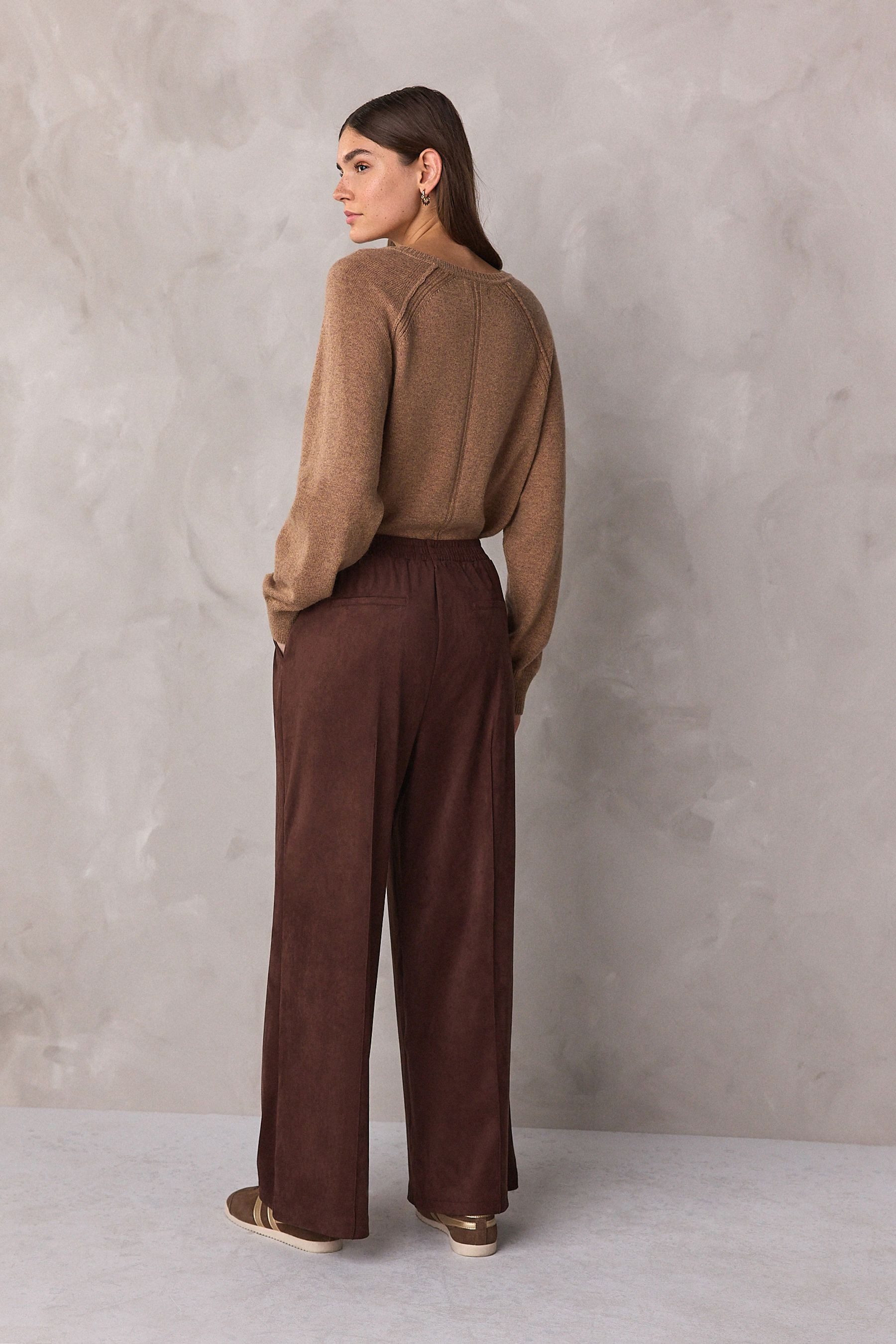 Next Jogginghose Hose mit weitem Bein aus Kunstveloursleder (1-tlg) günstig online kaufen