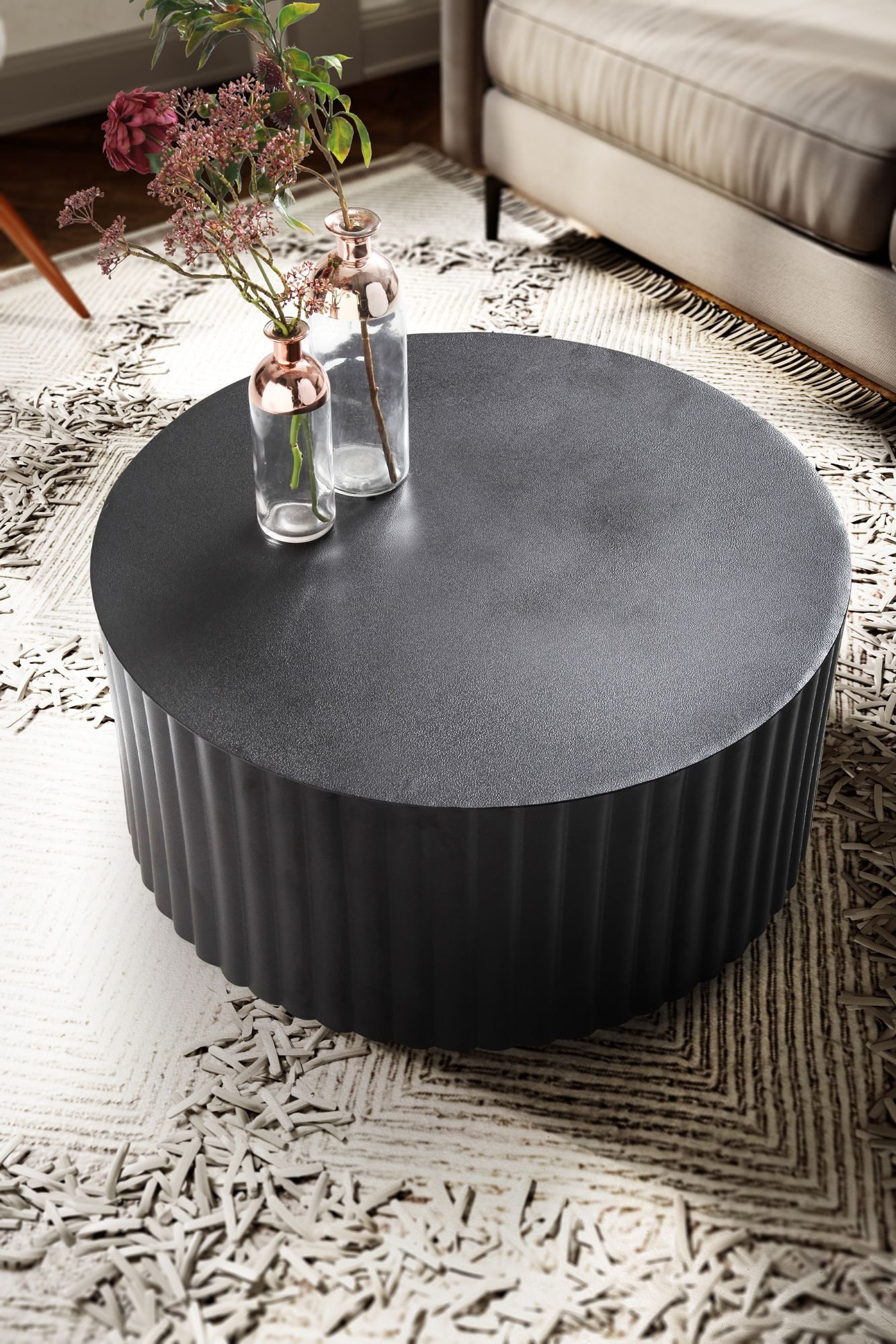 FineBuy Design Couchtisch rund 70 cm Metall Schwarz - Handgefertigter Aluminium Wohnzimmertisch mit Lamellenstruktur - Moderner Sofatisch Wohnzimmer – Bild 4 von 5