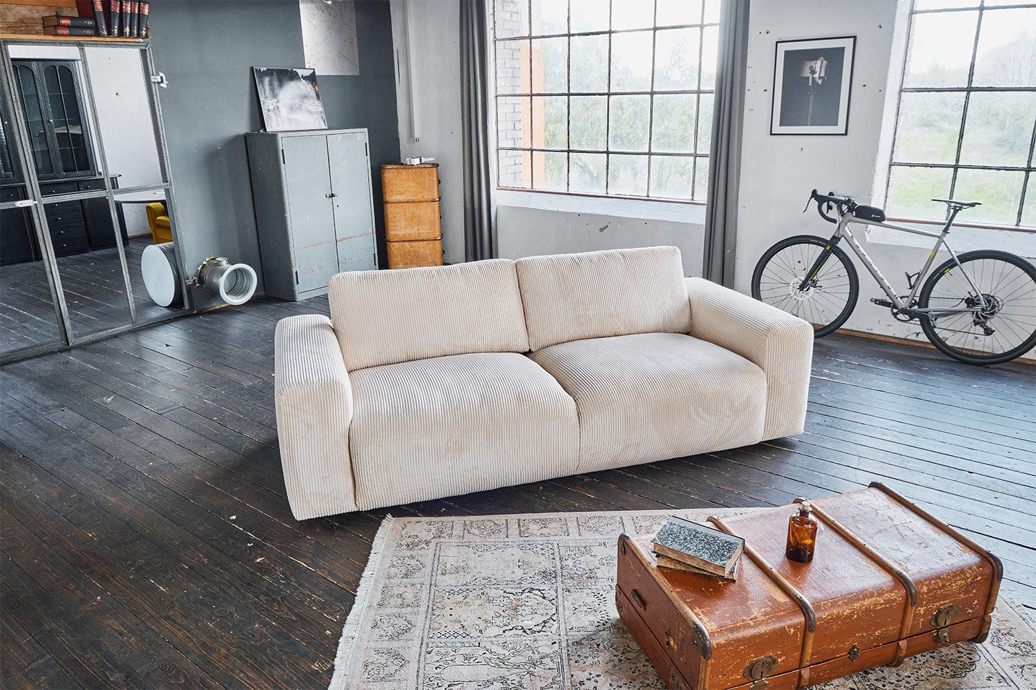 KAWOLA Sofa BODHI Cord Couch - Gemütlichkeit - Wohnzimmer Sofa - 3 Sitzer, Modernes Sofa für Drei, hochwertiger Bezug, toller Sitzkomfort