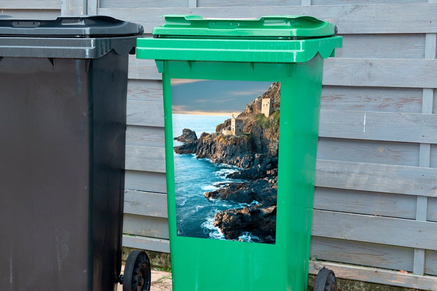 Felsen Das Abfalbehälter Container, fließt (1 von Meerwasser MuchoWow gegen Mülleimer-aufkleber, Cornwall Sticker, Mülltonne, die Wandsticker St),