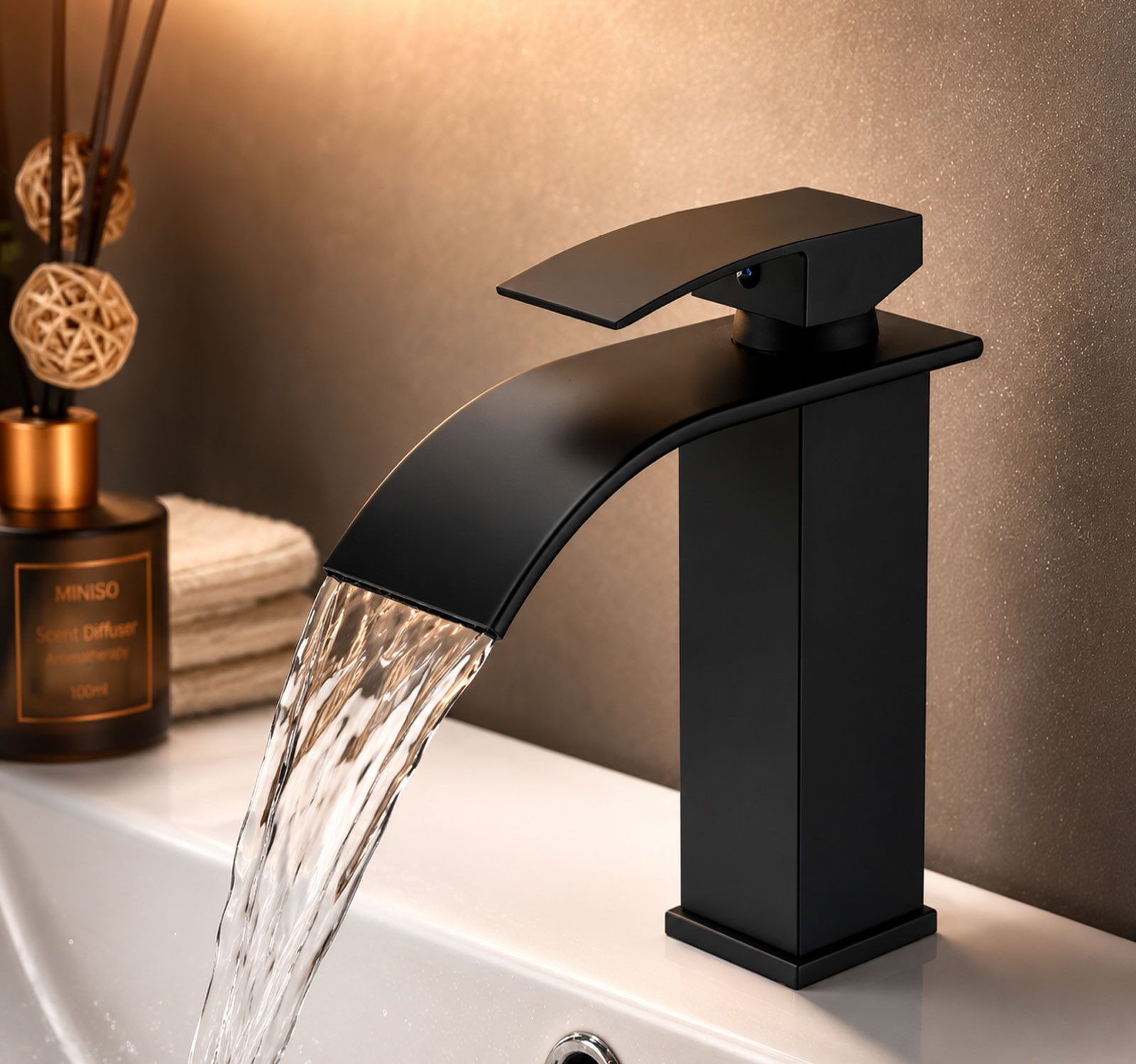 Homeline Badarmatur Waschtischarmatur Wasserhahn Bad armatur Wasserfall Schwarz Chrom (Mischbatterie ist flexibel, Schläuche., Mit Schläuche)