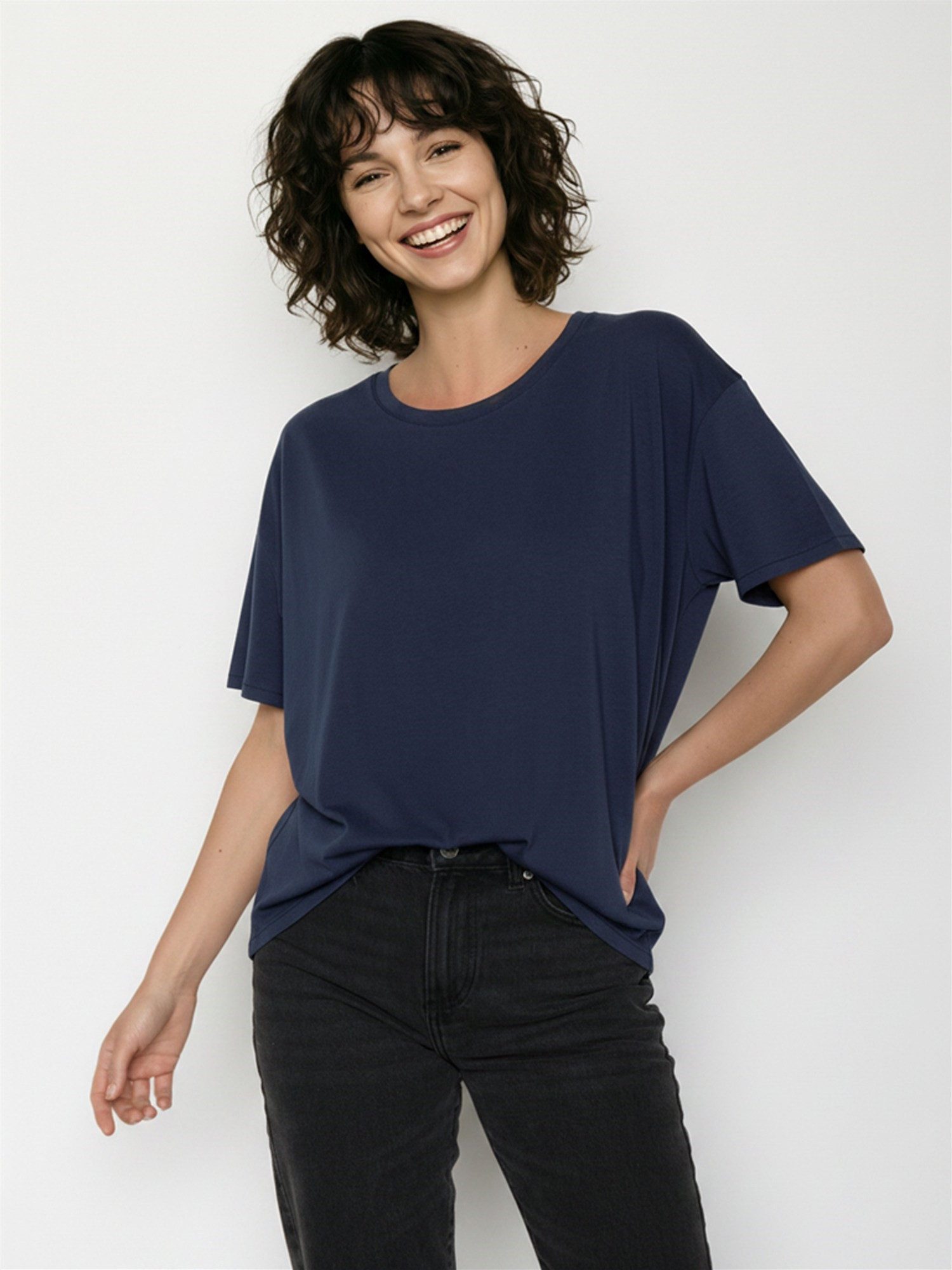 GREENBOMB T-Shirt Feel Basic Motiv Basic (1-tlg., 1) lockerer Schnitt, leichter Fall, vorne kürzer als hinten
