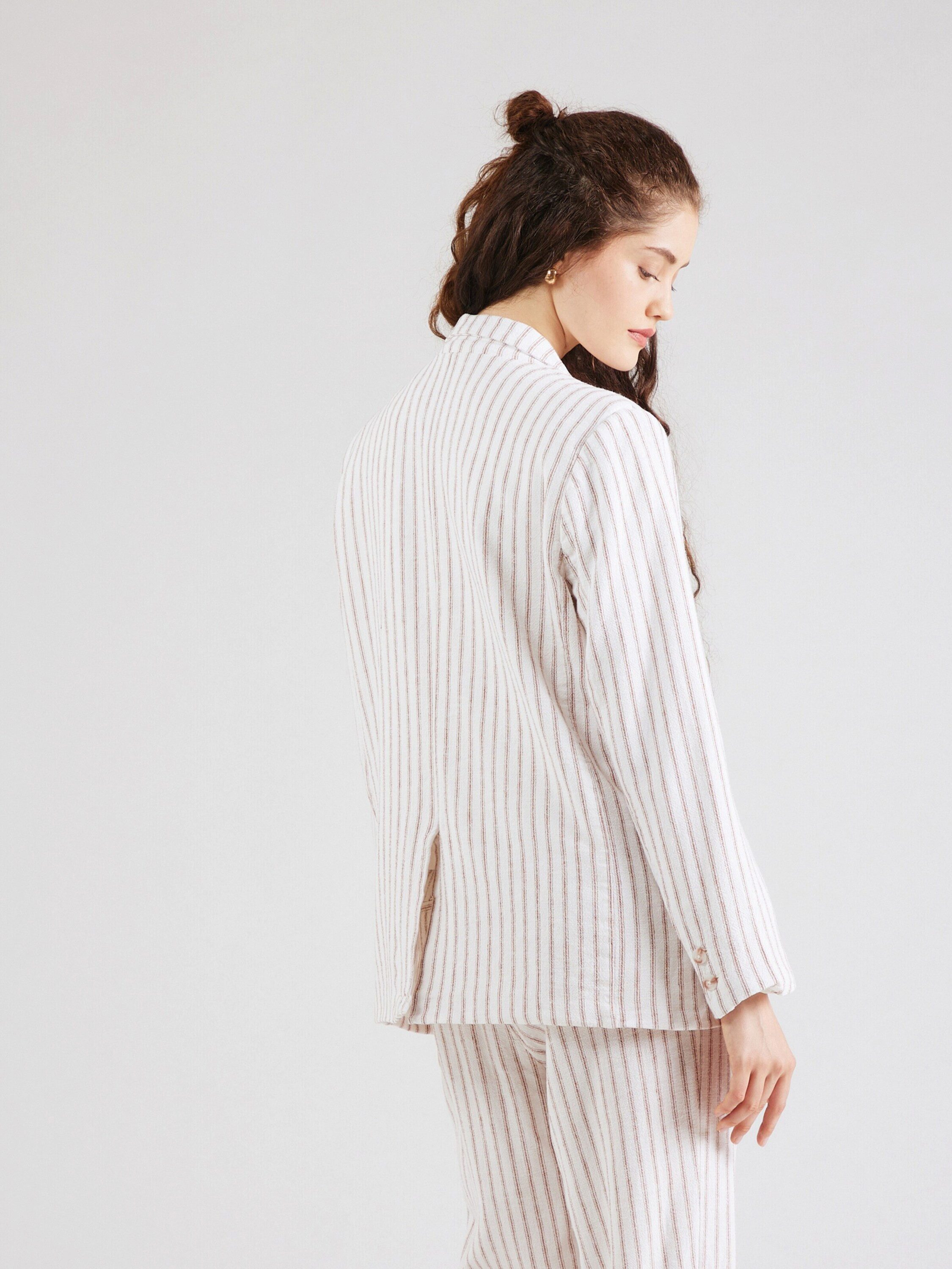 Vero Moda Kurzblazer VMLOLA (1-tlg) Plain/ohne Details – Bild 2 von 5