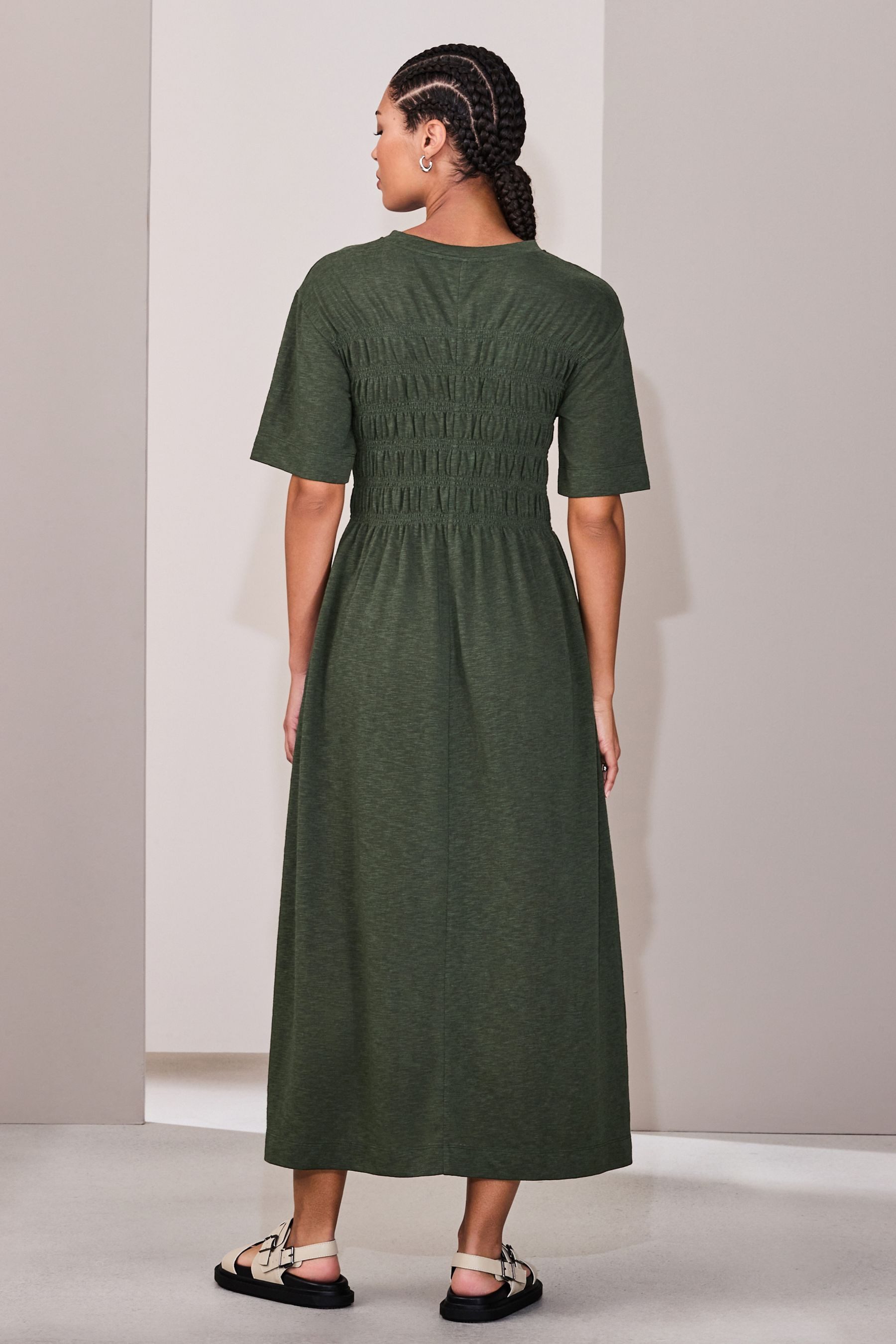 Next Midikleid Gerafftes T-Shirt-Midikleid mit kurzen Ärmeln (1-tlg)