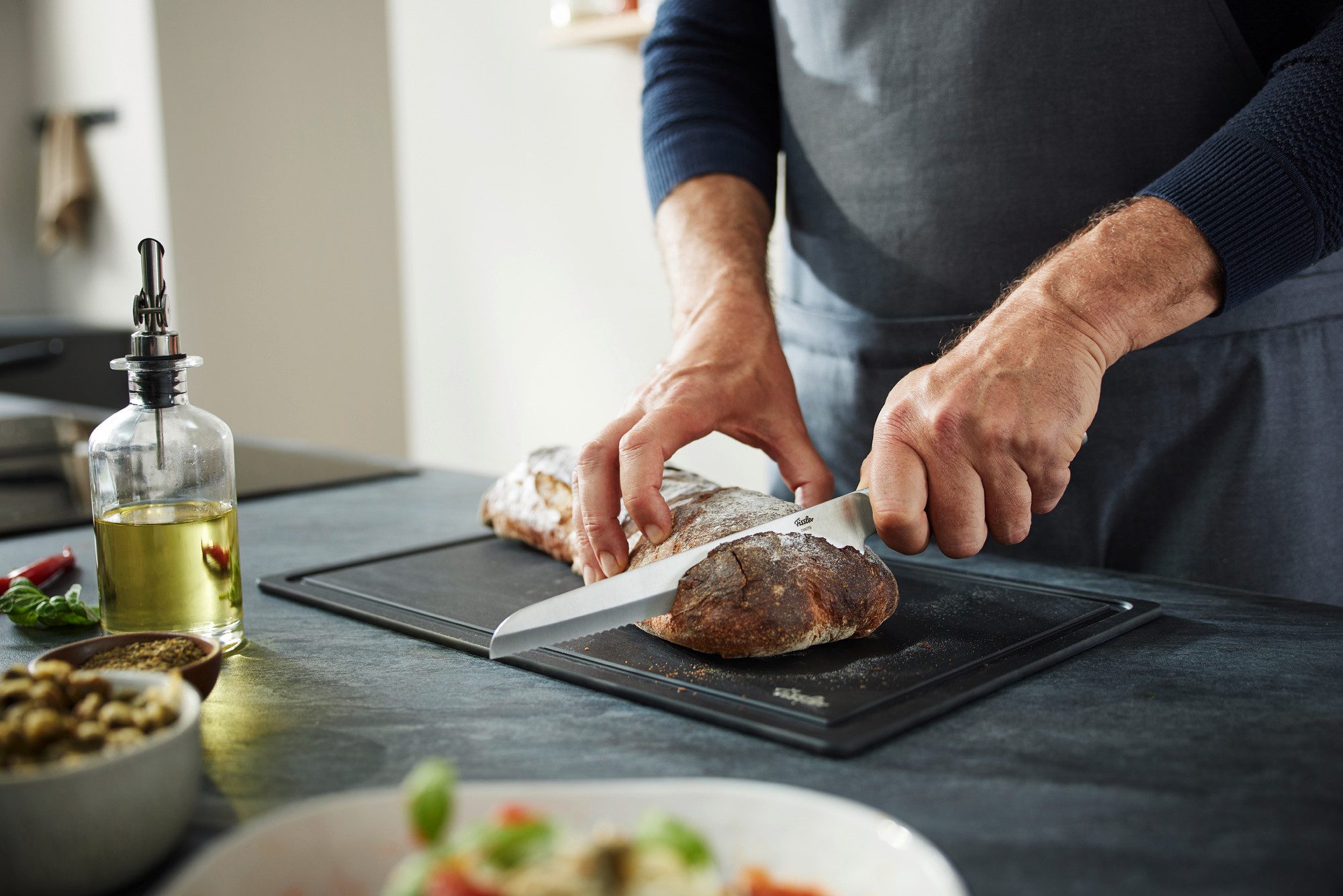 Fissler Brotmesser Essential, stabile Klinge, Halbkropf, großer Wellenschliff
