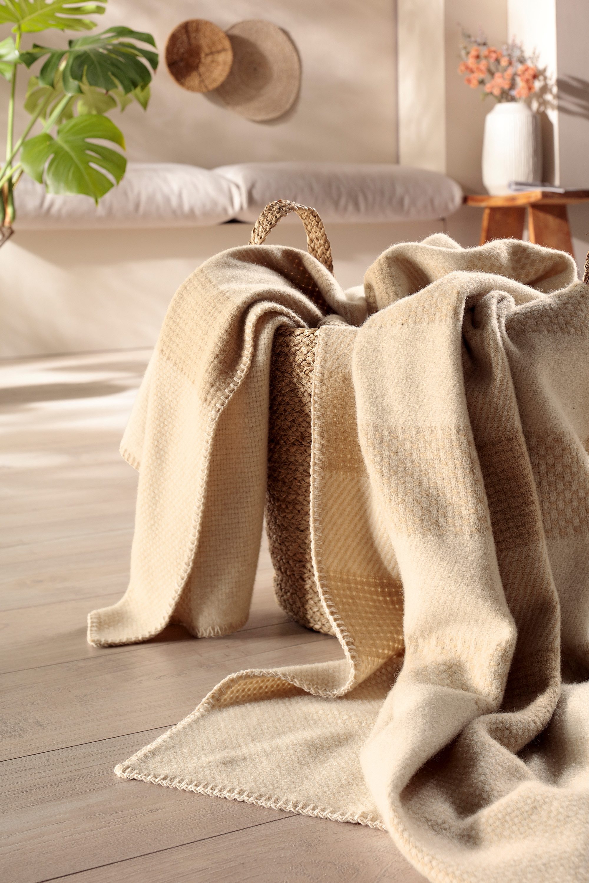 Wohndecke Plaid Crossweft beige, Biederlack, mit fühlbarer Webstruktur