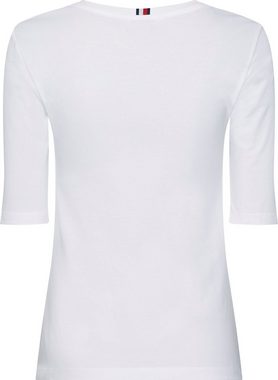 Tommy Hilfiger V-Shirt »TH ESS SOLID V-NK TOP 1/2 SLV« mit modischen Tommy Streifen & Flag