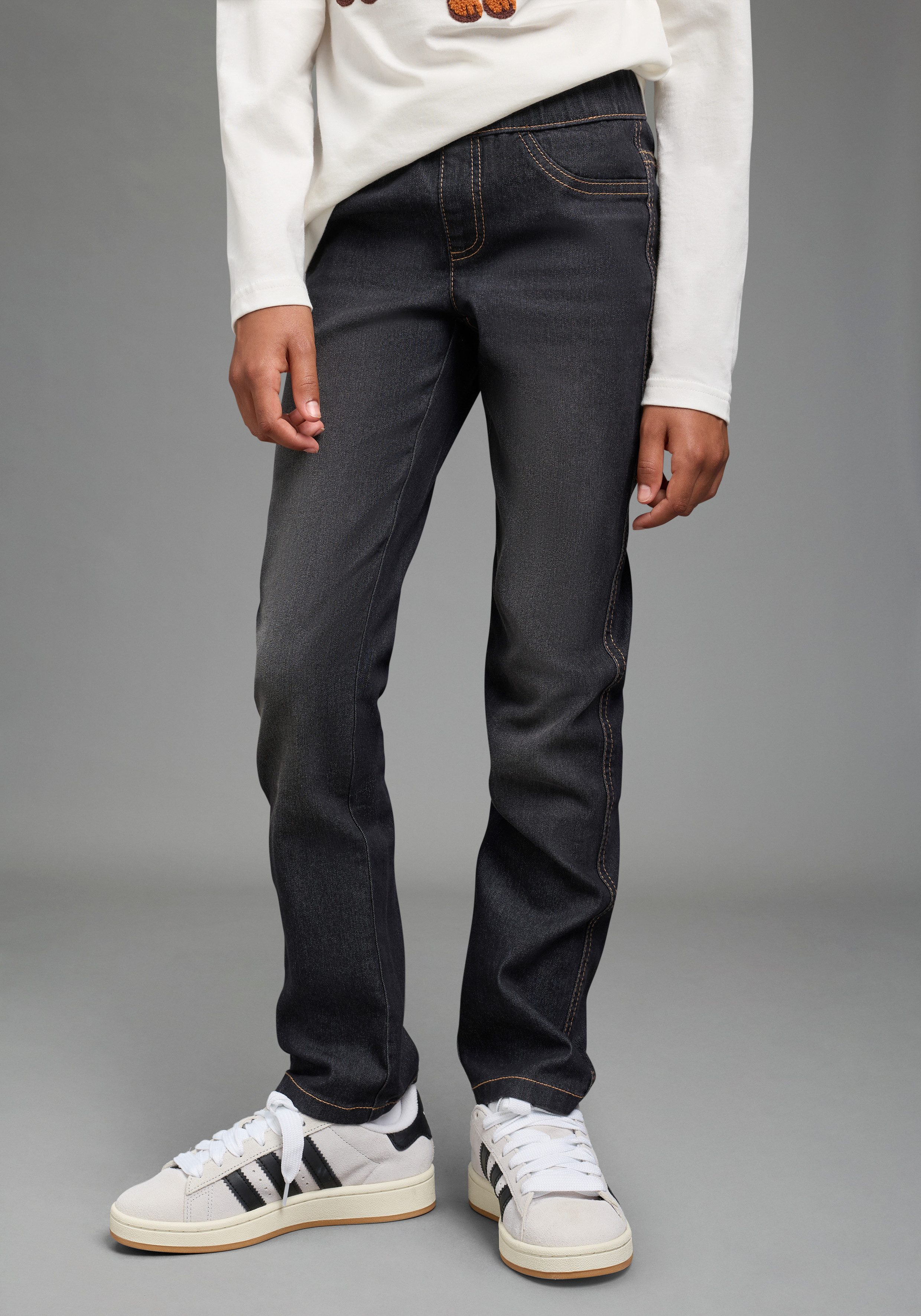 H.I.S Jeansjeggings Jeggings mit leicht ausgestelltem Bein eng anliegende Passform, innenliegender Gummizug am Bund. € 29,99, (€ 29,99 pro 1 Stk).
