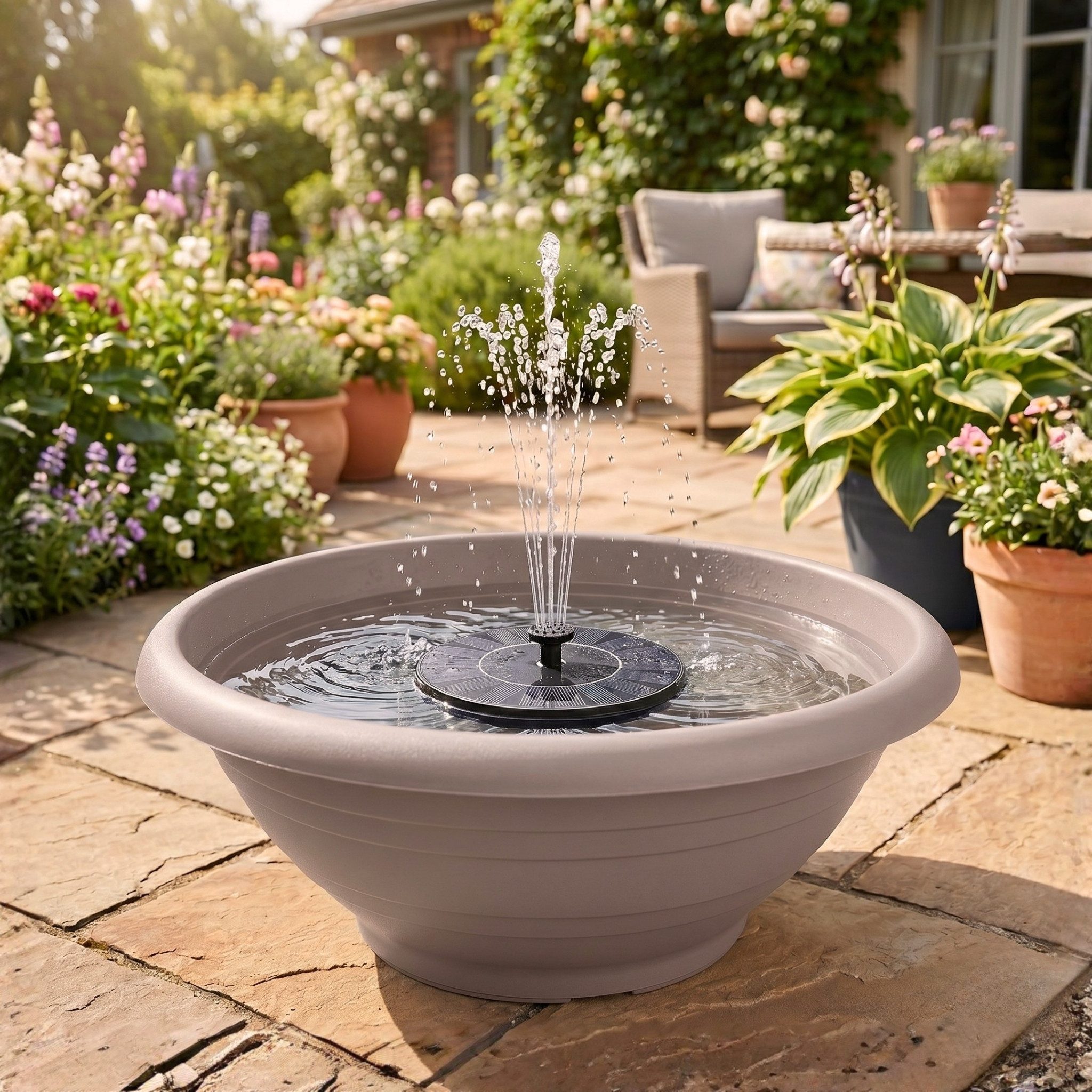 matches21 HOME & HOBBY Wasserspiel Solar Brunnen Set inkl. Akku - 50 cm Schale in taupe, (2 tlg), Solar Springbrunnen und Brunnenschale als Gartendeko