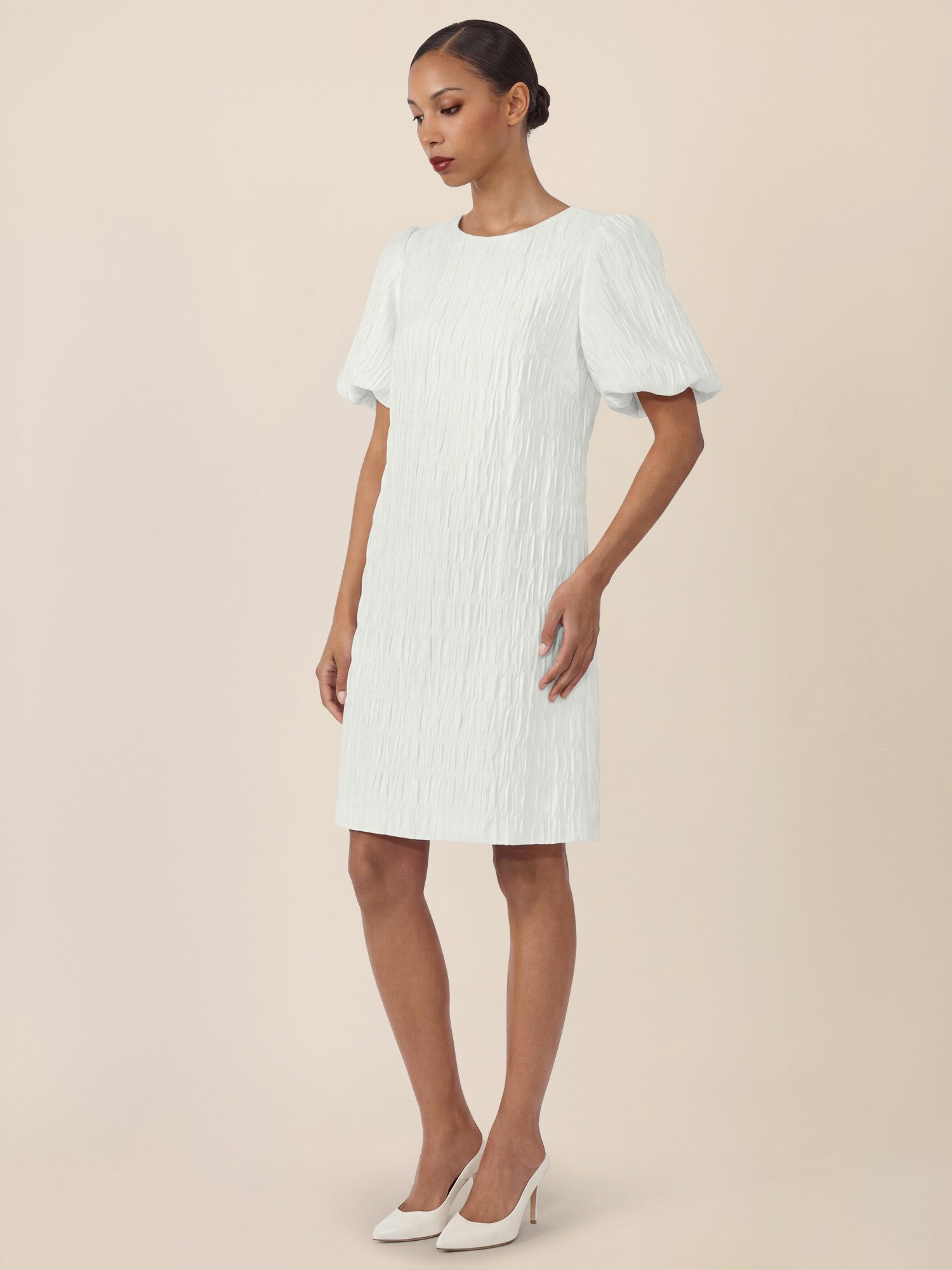 Apart Brautkleid mit edler Crinkle-Struktur