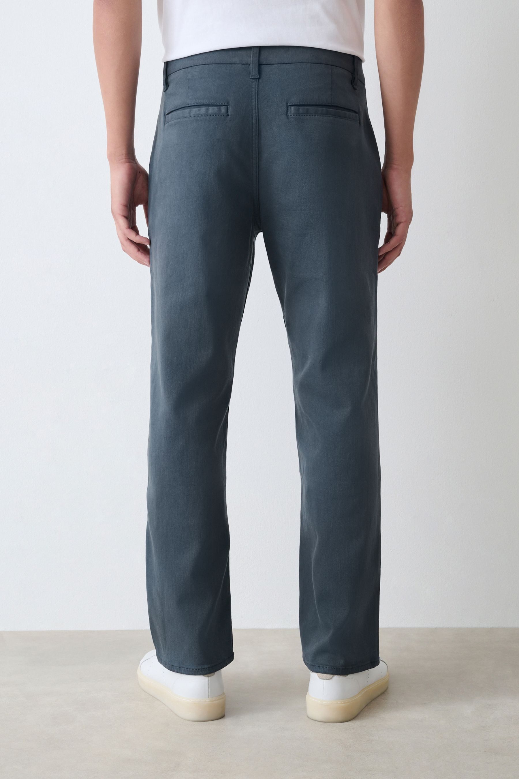 Next Chinohose Straight Fit Motionflex Chinohose mit Gürtel (1-tlg)