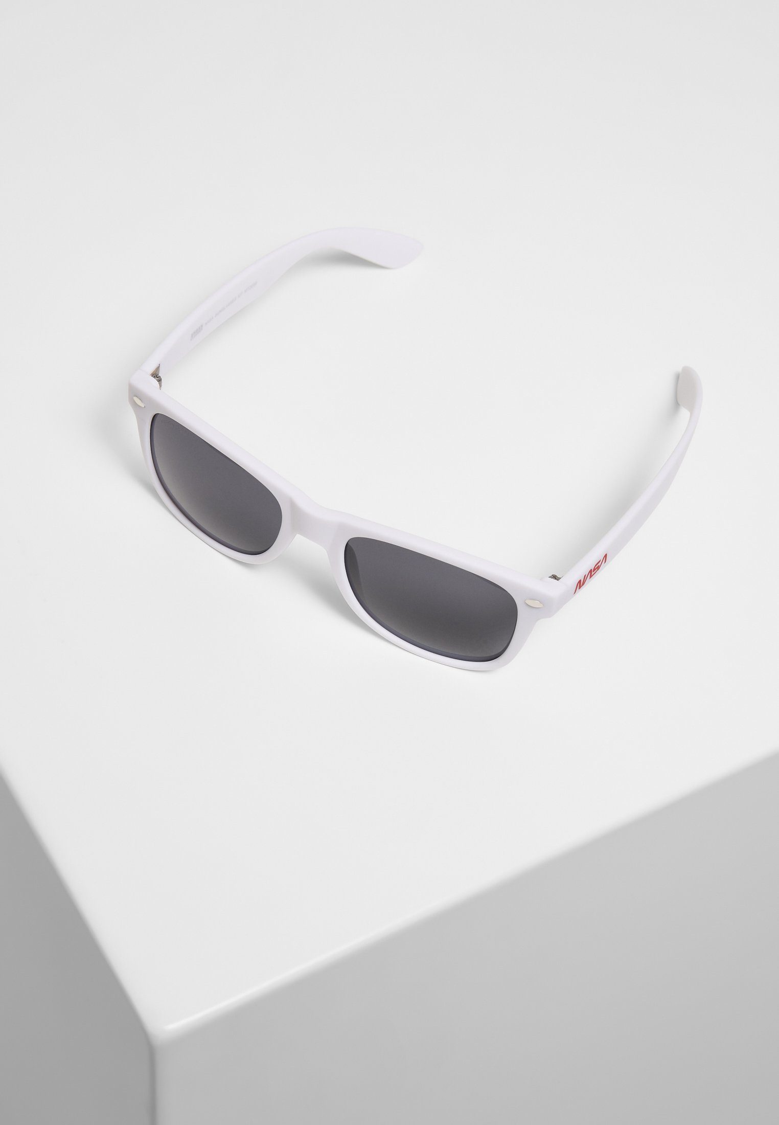 Sonnenbrille Accessoires MisterTee NASA Sunglasses MT white/red