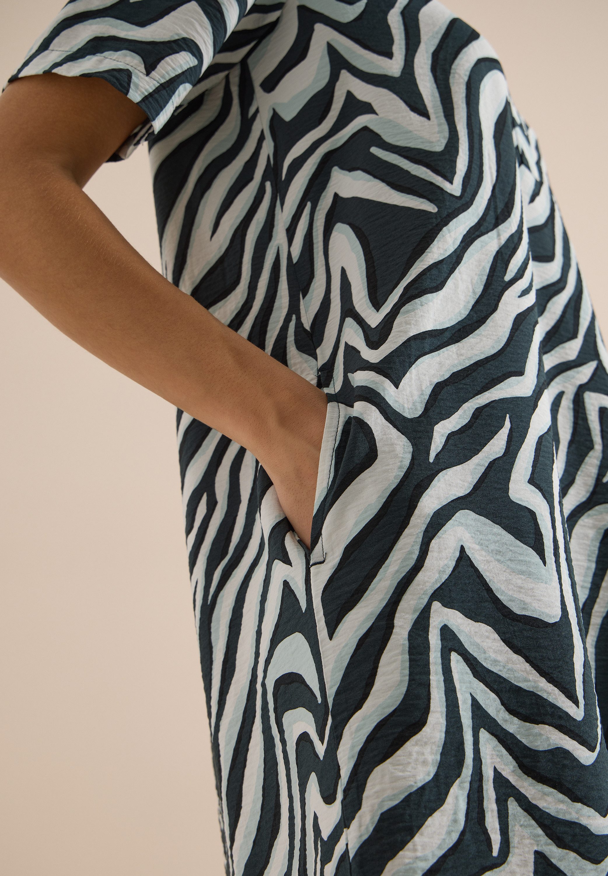CECIL Sommerkleid Split Neck, abstrahierter Zebraprint, Viskosemix, Sommerkleid