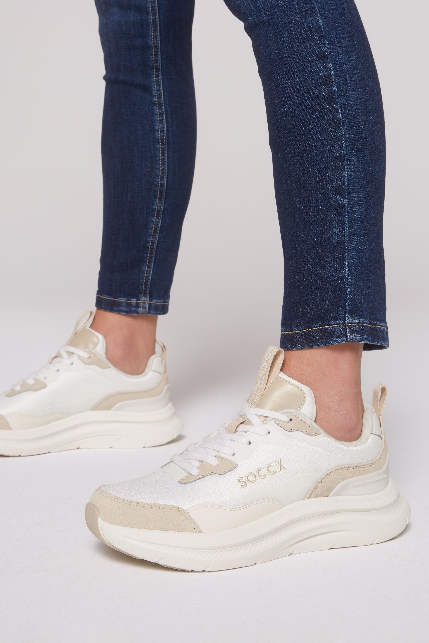 SOCCX Sneaker mit Fersenstabilisator