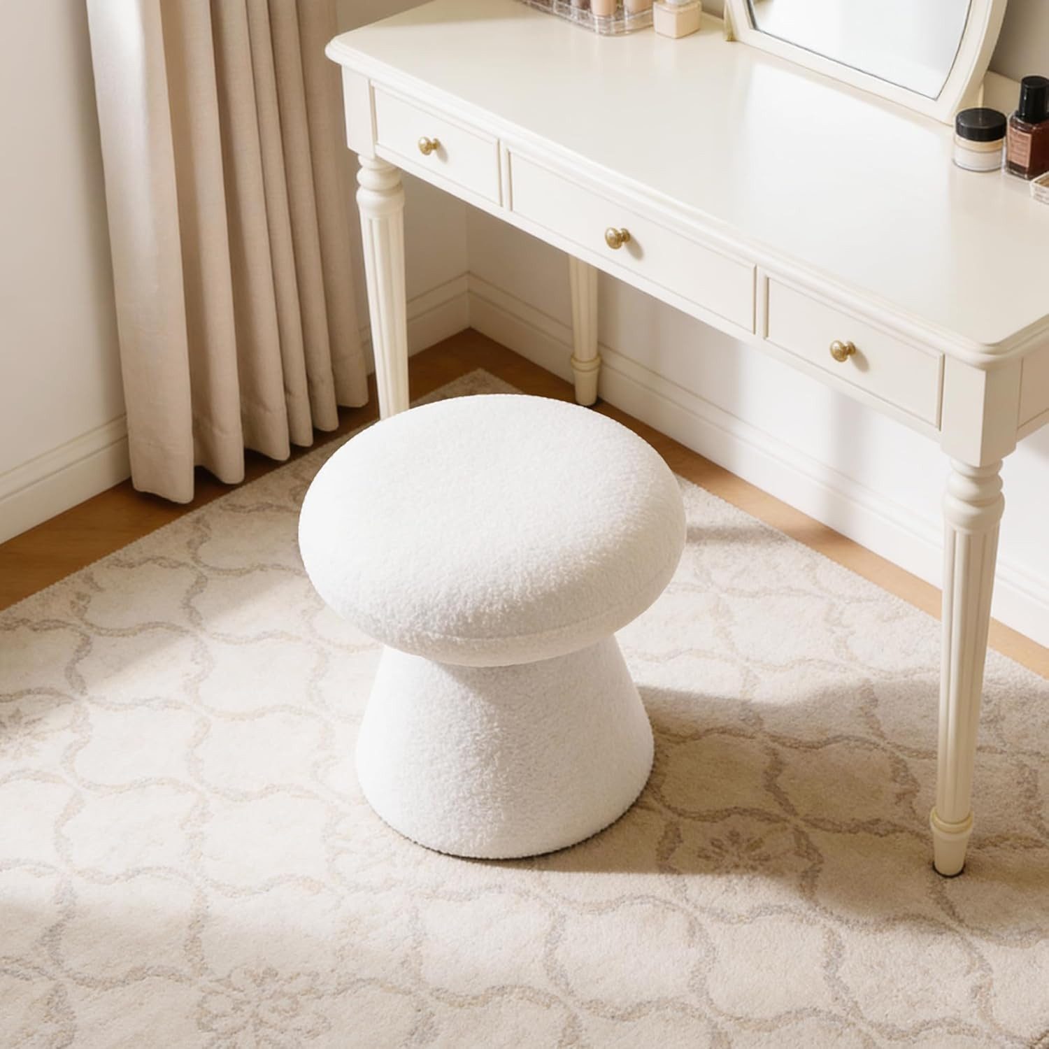 DEKKETO Hocker 360° Drehbarer Teddy-Pilz-Hocker als Schminktischhocker & Fußhocker (1 St), Bequemer Polsterhocker für Schlafzimmer, Ankleidezimmer & Wohnzimmer