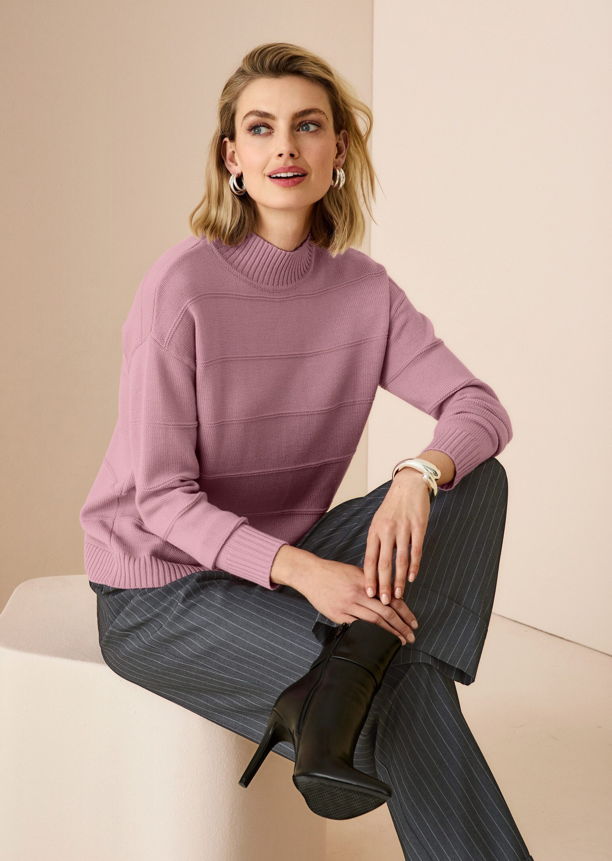 MADELEINE Strickpullover Eleganter Wollpullover mit Querstruktur Strukturpullover mit Stehkragen und Langarm