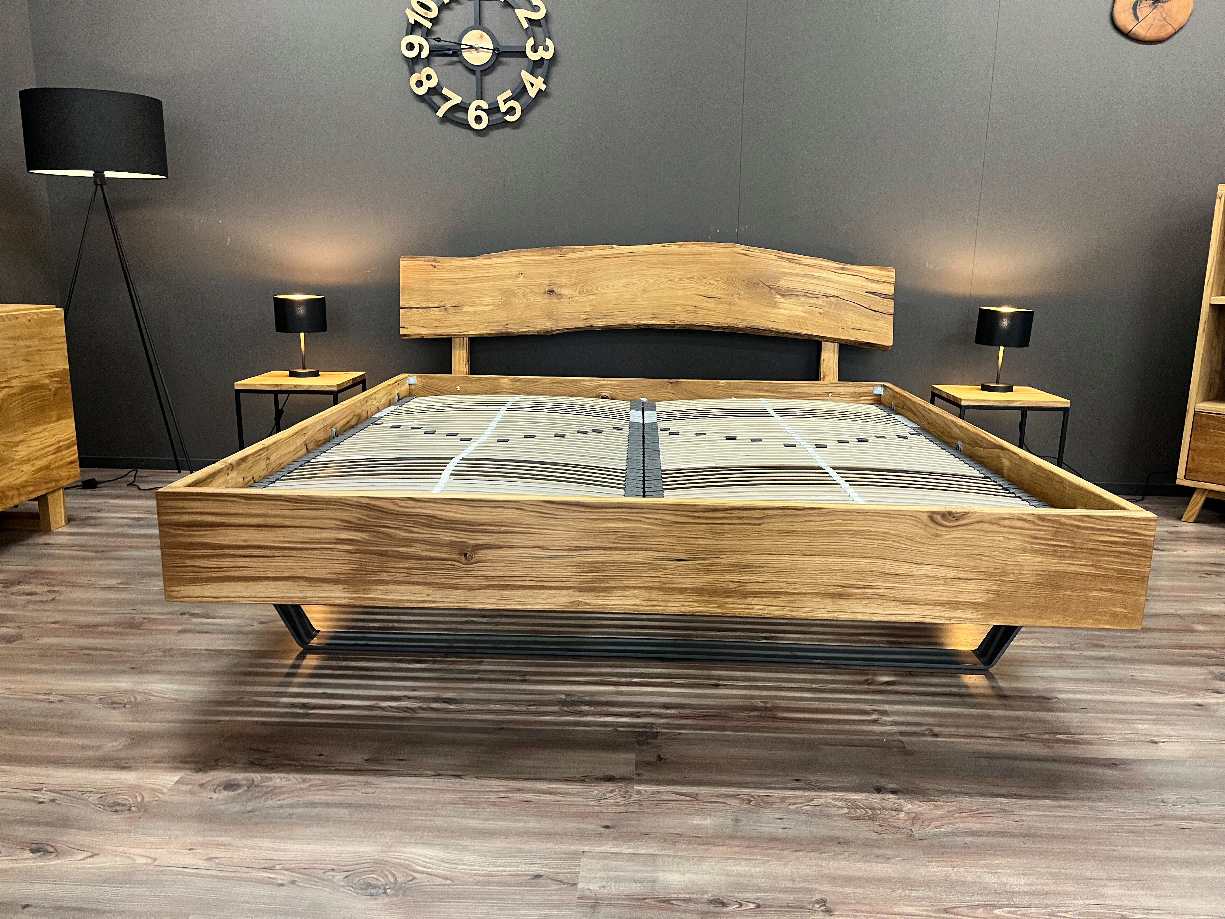 Möbel Specht Massivholzbett Linus (Eiche massiv, bis zu einer Liegefläche von 300x220cm), Kufen aus Rohstahl