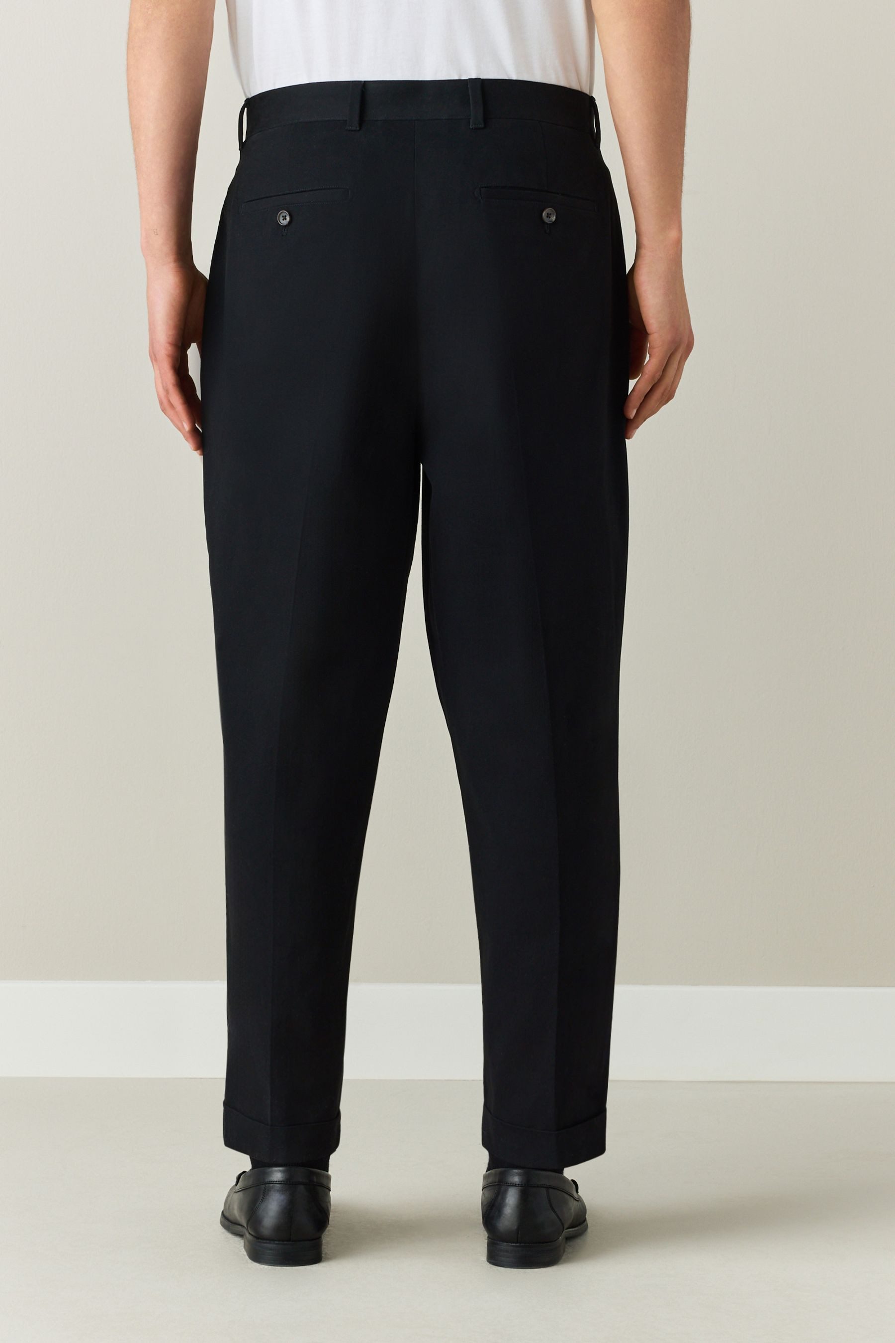 Next Chinohose N.Premium Barrel Fit Chino-Shorts mit Bundfalten (1-tlg)