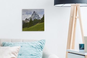 OneMillionCanvasses® Leinwandbild Das Schweizer Matterhorn hinter einem Tannenwald, (1 St), Leinwand Bilder für Wohnzimmer Schlafzimmer