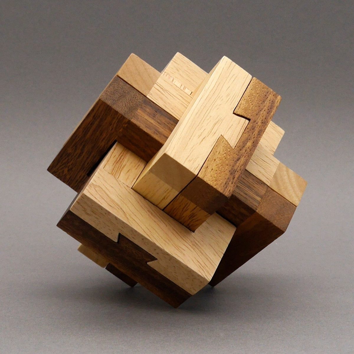 ROMBOL Denkspiele Spiel SCHWALBENSCHWANZ-KNOTEN - tolles Denkspiel, Knobelspiel, Holzpuzzle