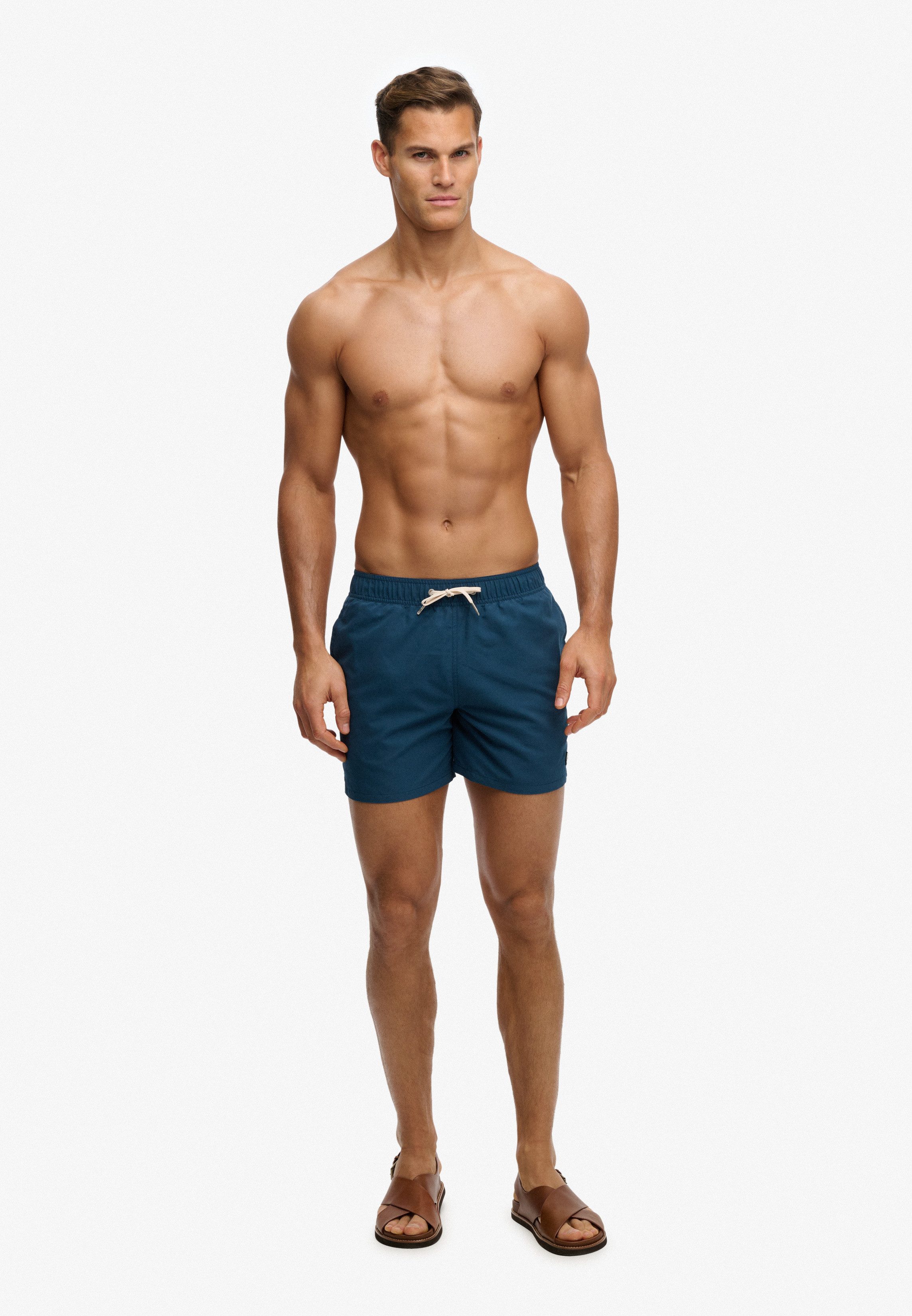 Superdry Badeshorts EMBROIDERED LOGO 15 SWIM SHORT aus Polyester, modische Passform, unifarbenes Design, pflegeleicht