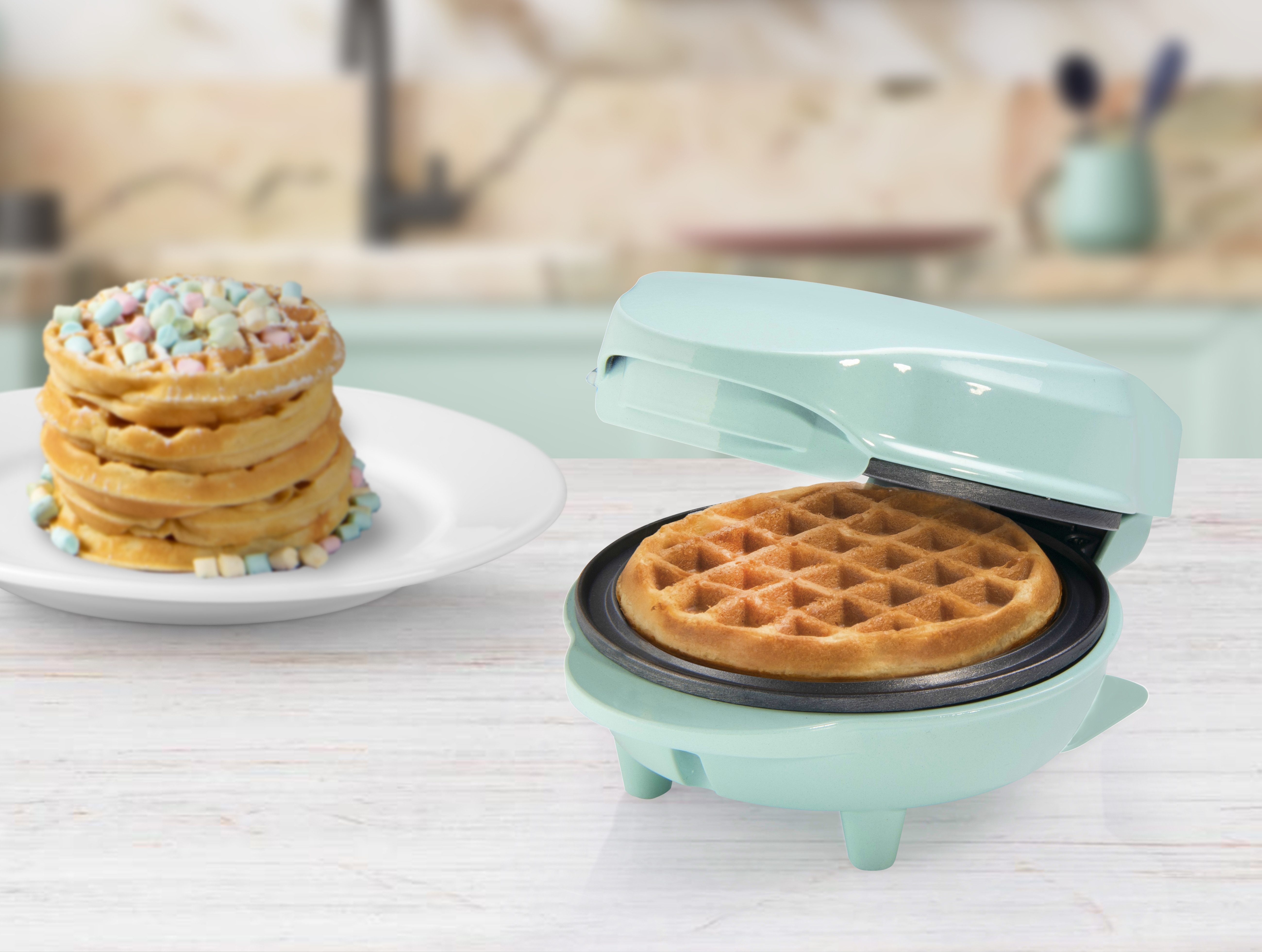 bestron Waffeleisen AMW500, 550 W, Retro-Design, antihaftbeschichtet, leicht, kompakt