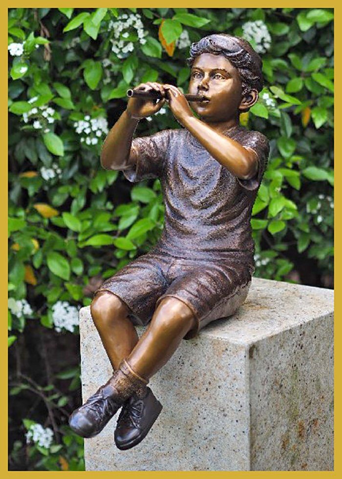 IDYL Gartenfigur IDYL mit Bronze-Skulptur Junge Bronze Flöte