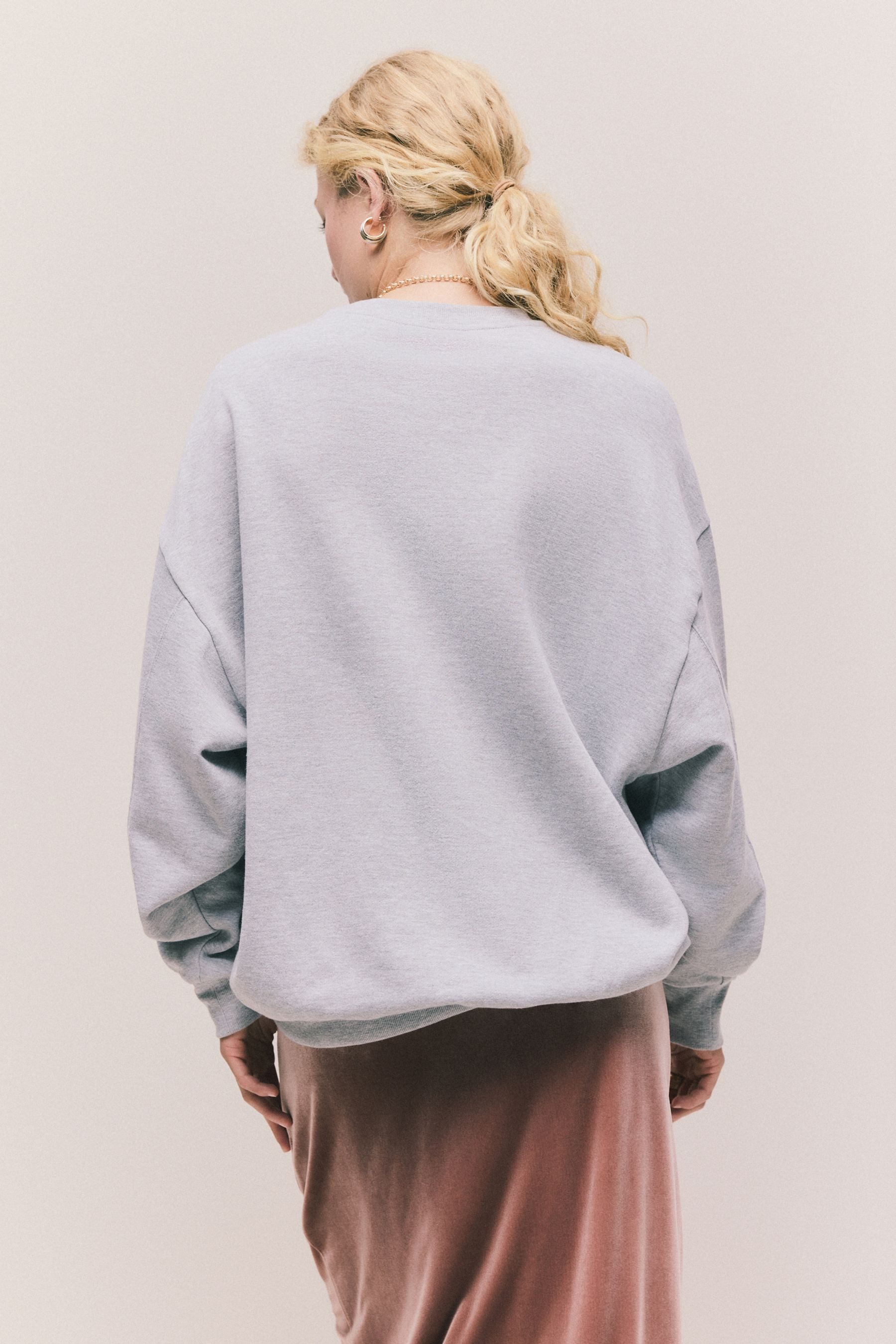 Next Sweater Sweatshirt und Satin-Applikation, Le Marais City (1-tlg)
