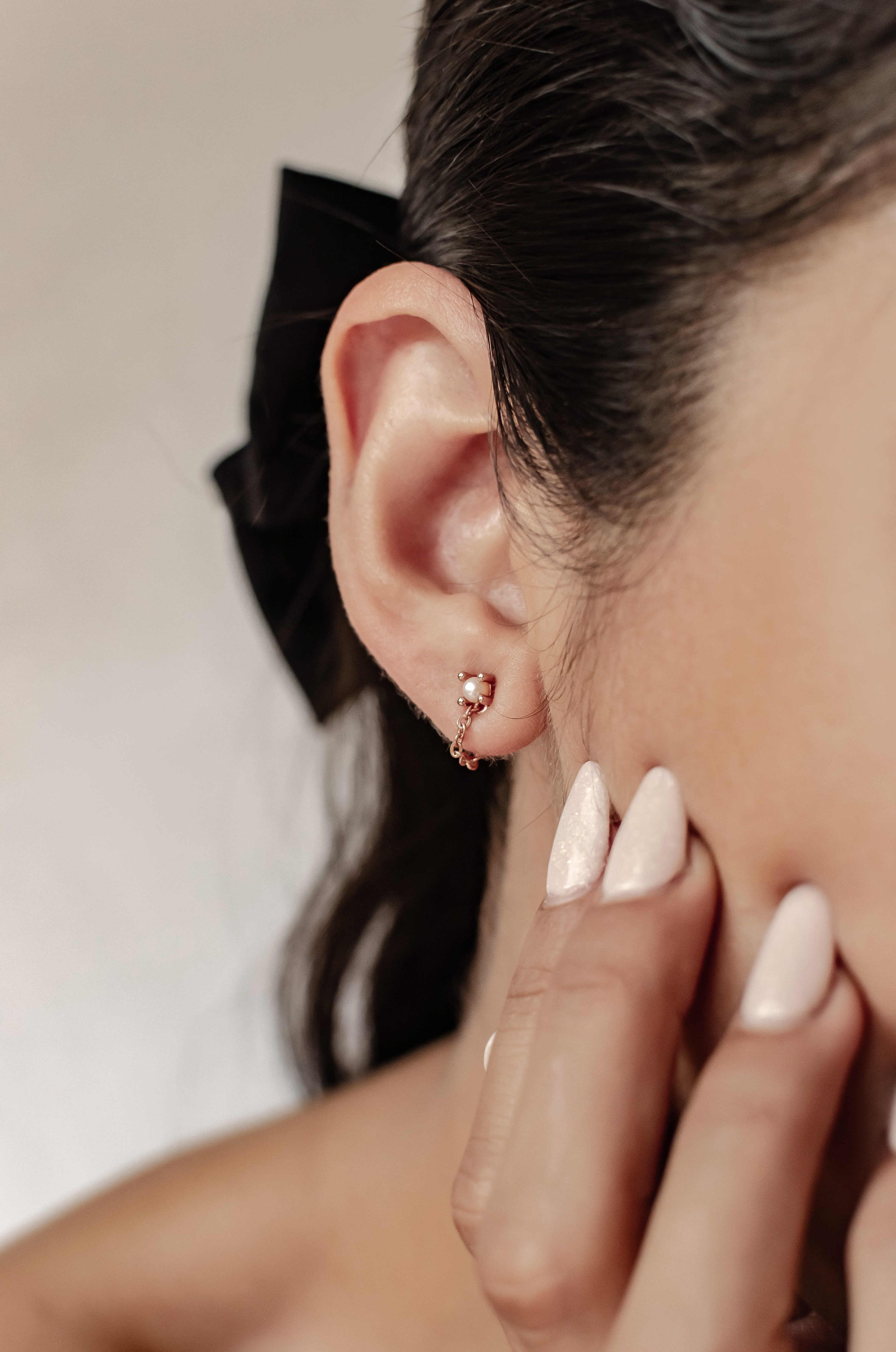 Hey Happiness Perlenohrringe Tropfen Ohrstecker mit Kettchen, Dangle Ohrringe aus 925er Sterling Silber, Hochzeitschmuck