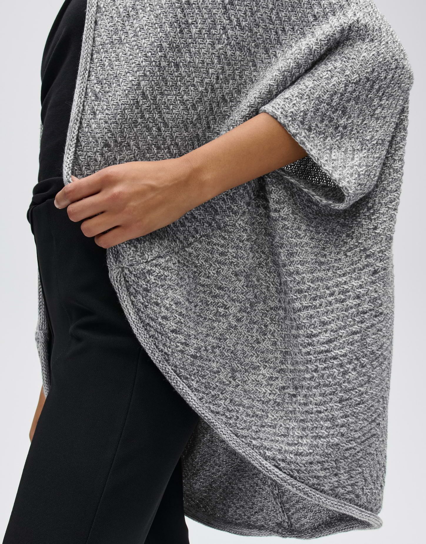 OPUS Cape Amaryllis waffle aus pflegeleichtem Material Die Capeform bringt Struktur und Leichtigkeit in Layerings – Bild 4 von 5